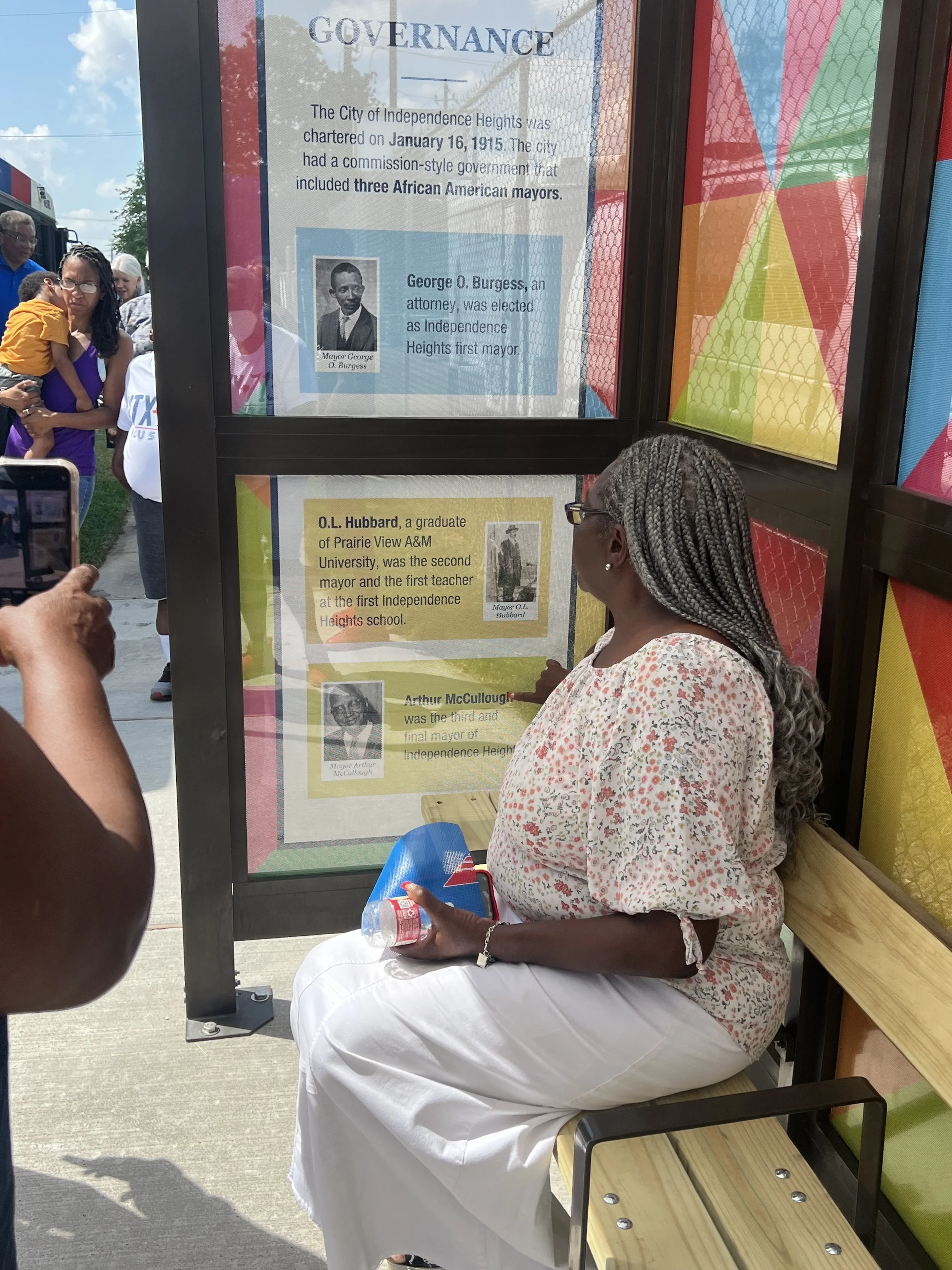 The board members of Metro, Congress woman Sheila Jackson Lee, the independence heights  redevelopment council, Miss Juneteenth Community descendants of Independence Heights as well as Danny Asberry El of Solel International is present.