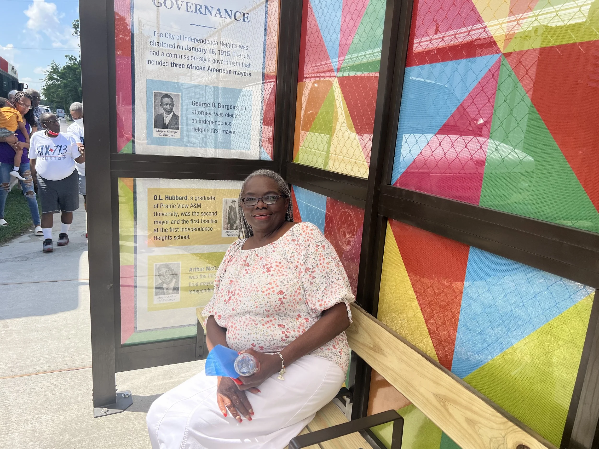 The board members of Metro, Congress woman Sheila Jackson Lee, the independence heights  redevelopment council, Miss Juneteenth Community descendants of Independence Heights as well as Danny Asberry El of Solel International is present.