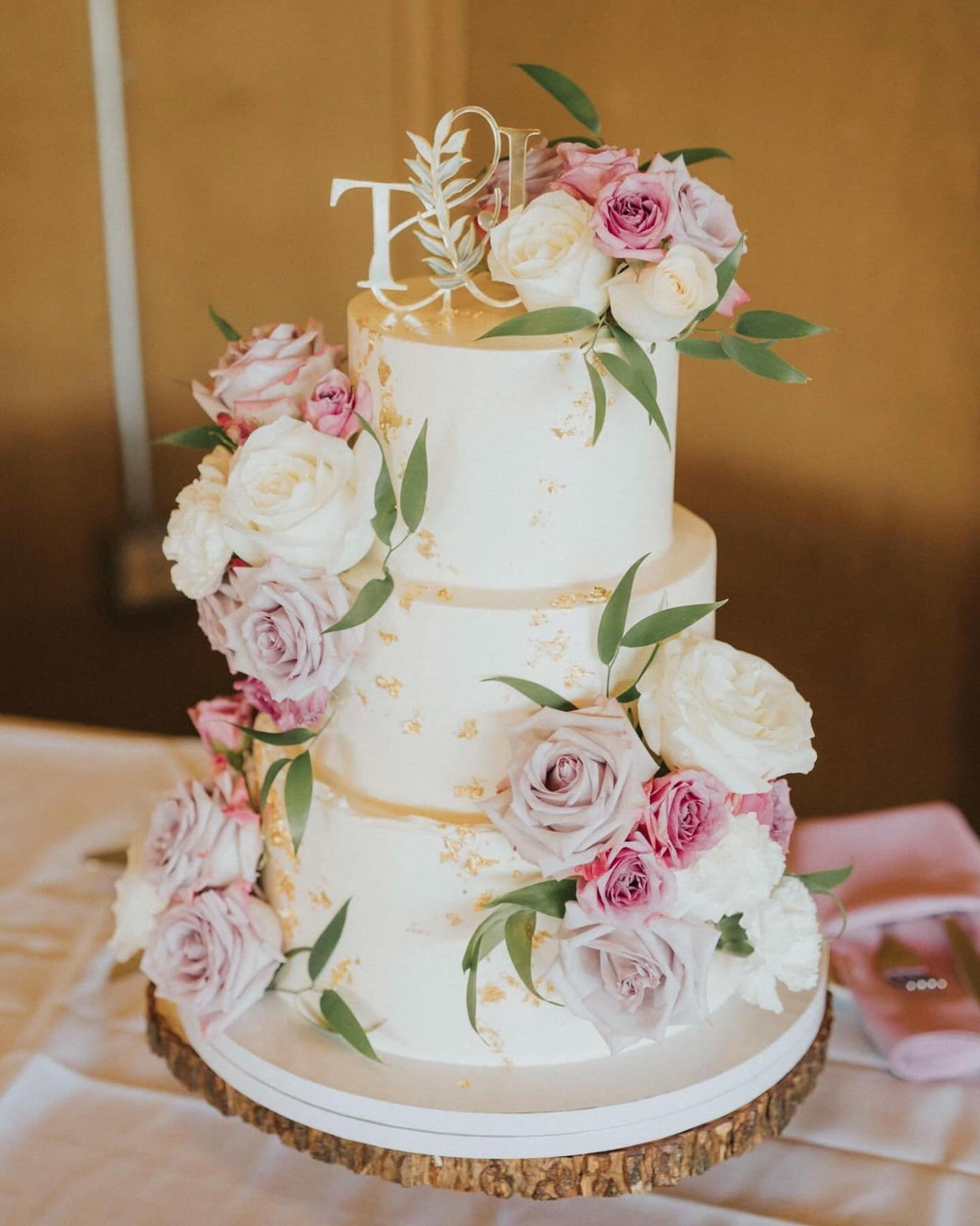 Wedding season is CLOSE ❤️ We can&rsquo;t wait to make your dream wedding cake come true.

Here&rsquo;s a throw back of this beauty, delivered in 95F weather last summer.