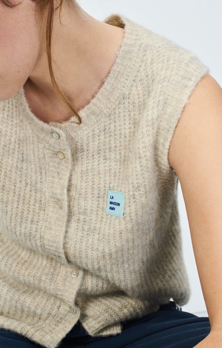 EAST19MCE25-POUCHI-MODEL-3-large.jpg