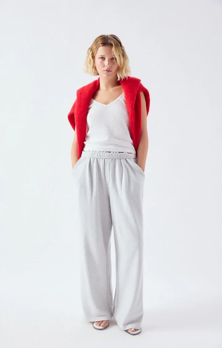 YRU01AE26-BLANC-MODEL-5-large.jpg