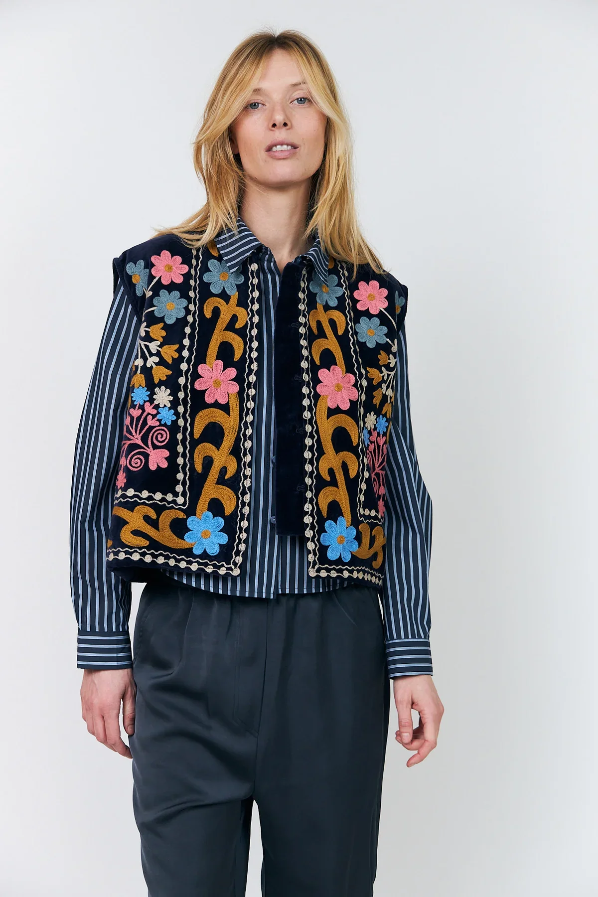 BinLL_Weste-Vest-26415-1007-Dunkelblau.jpg.webp