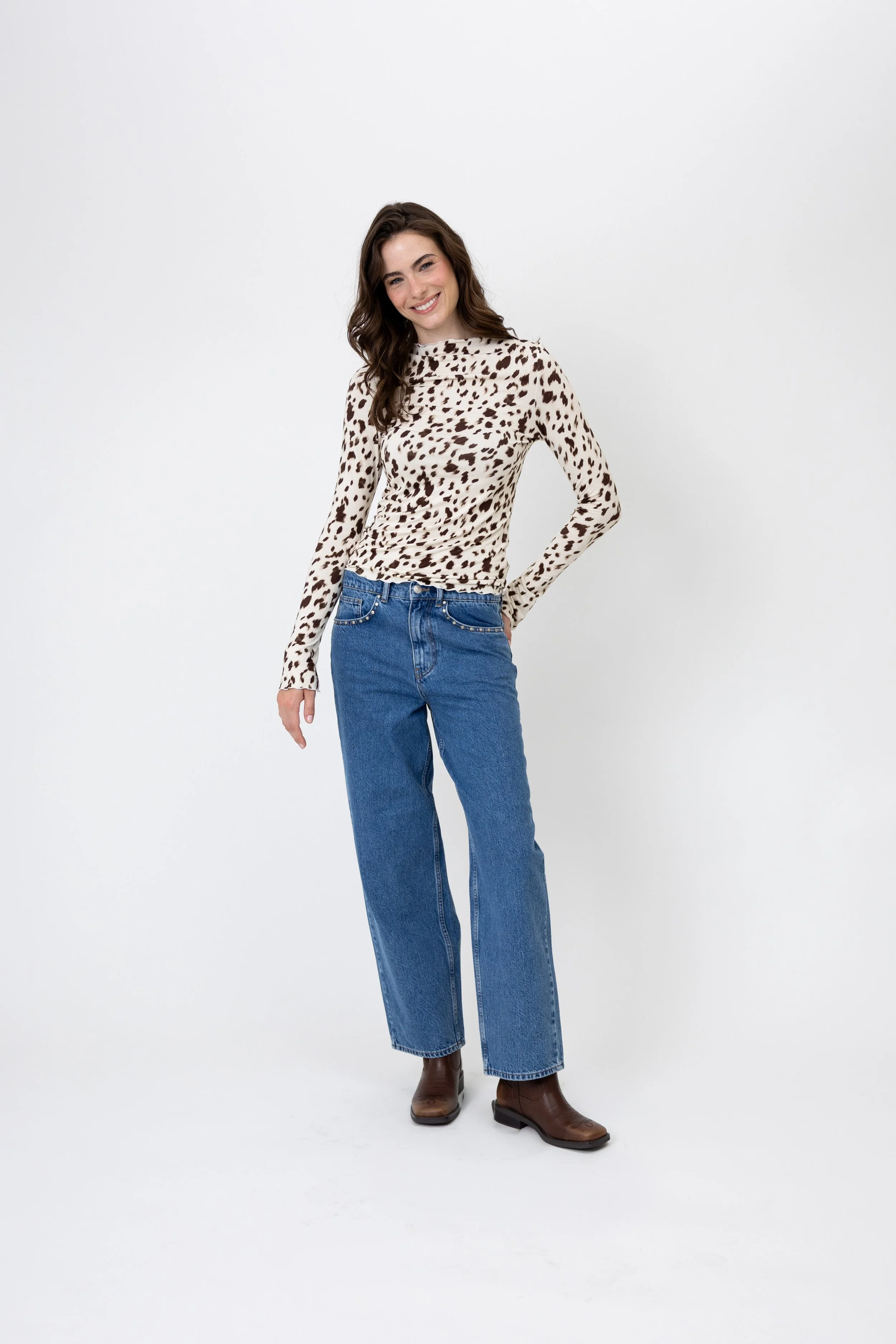 Zahara Soft Longsleeve_Cow_100682 8069_198.jpeg