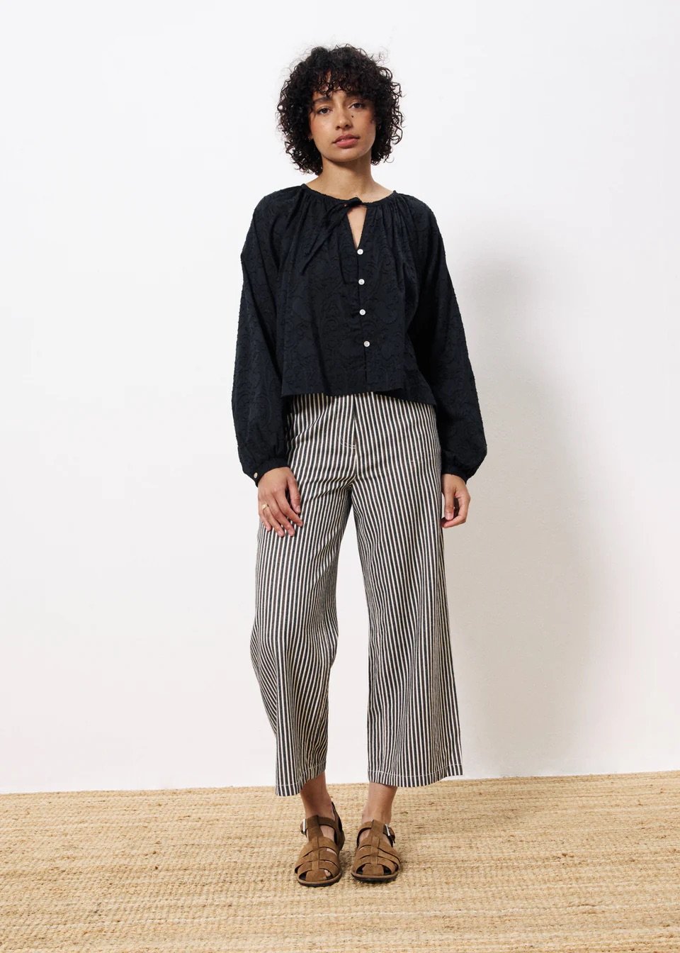 SS-INC-25001-NOIR___P2.jpg