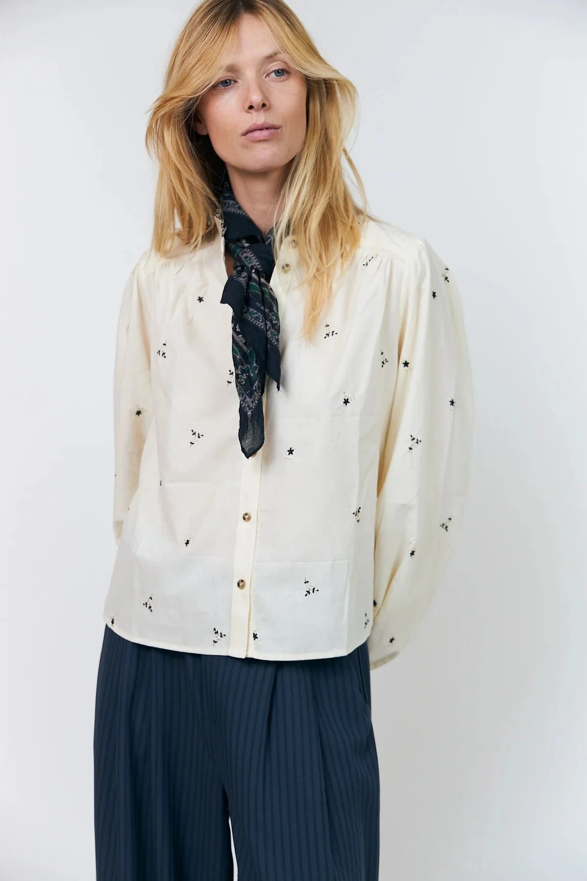 AlessandraLL_Bluse-Shirt-26435-1018-Blumenmuster-2.jpg