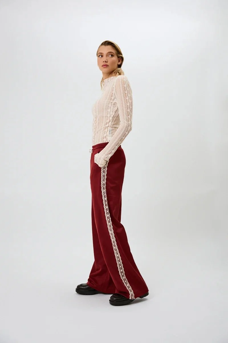 ZaharaLaceLongsleeve100407100100014907_466996b8-73c1-4484-9e35-55ce90fbb5c0.jpg