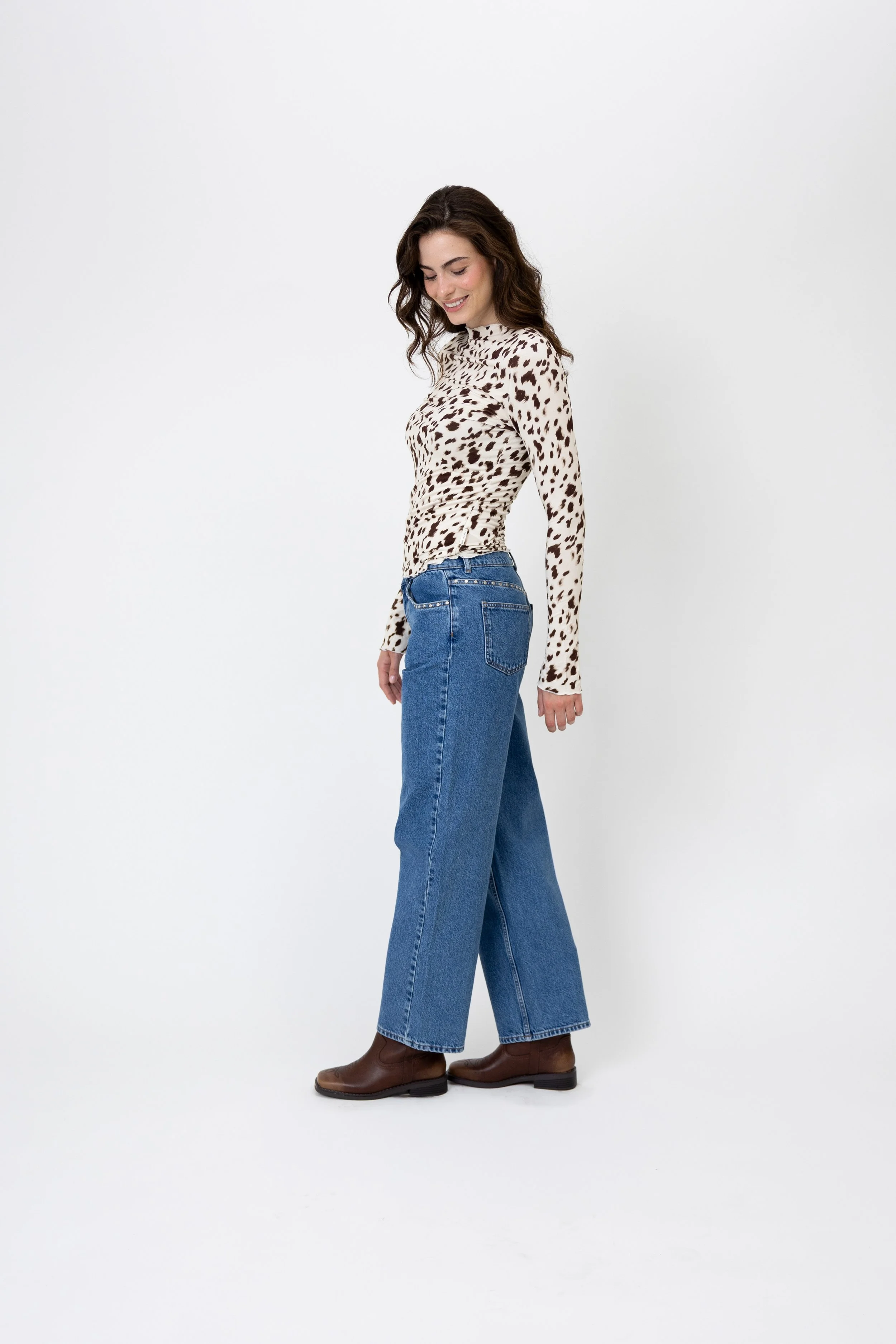 Zahara Soft Longsleeve_Cow_100682 8069_230.jpeg