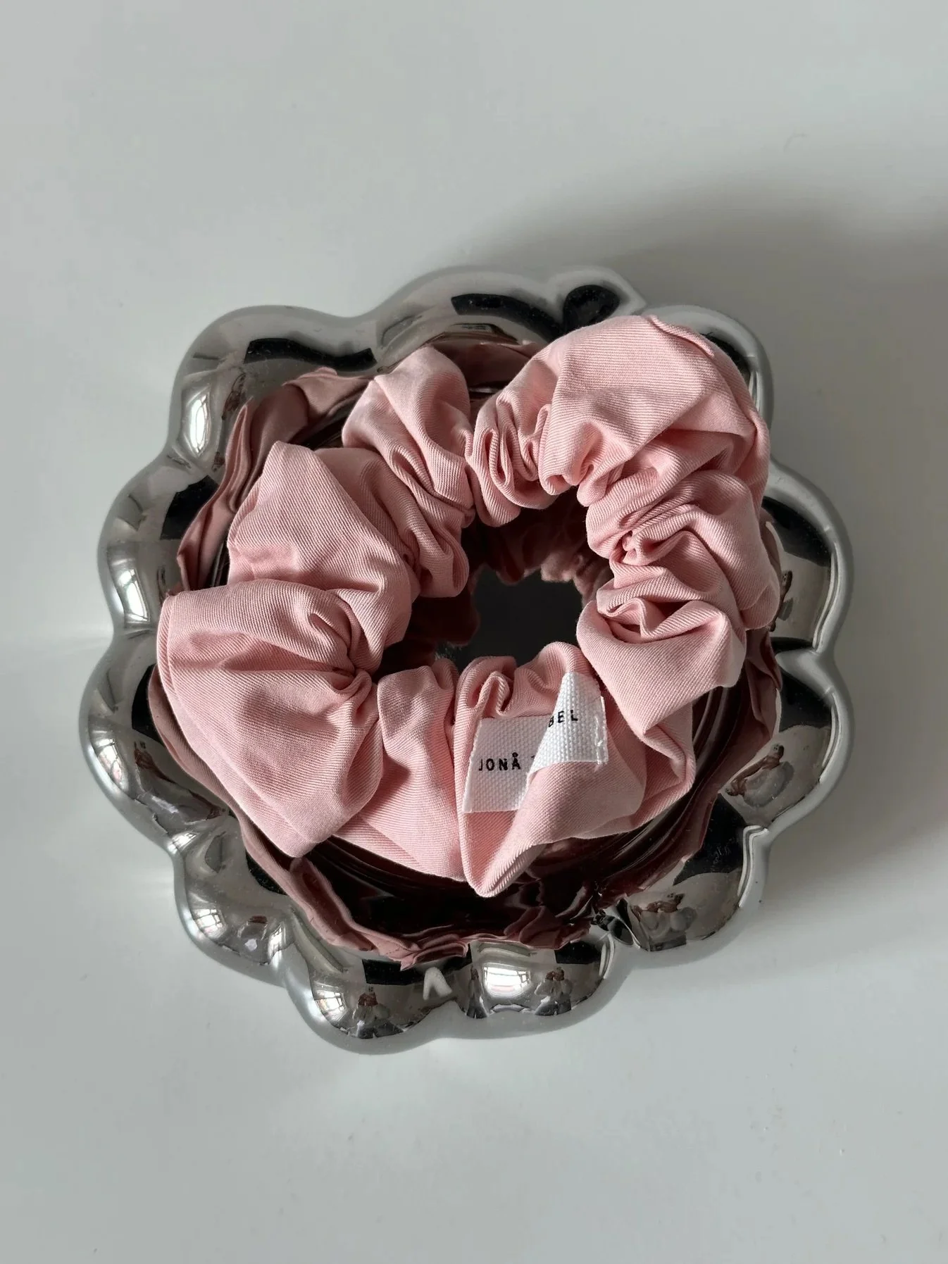 Jona Scrunchie in Soft Pink Popeline
12,00 €