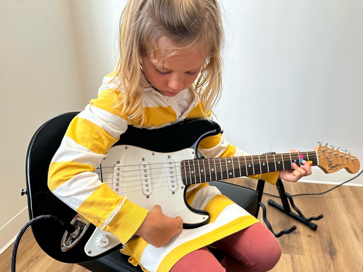 Rockstars come in all shapes and sizes. 🤩🤘🏼❤️&zwj;🔥 Ask us about our electric guitar lessons for kids!  #solanabeach #womanownedbusiness