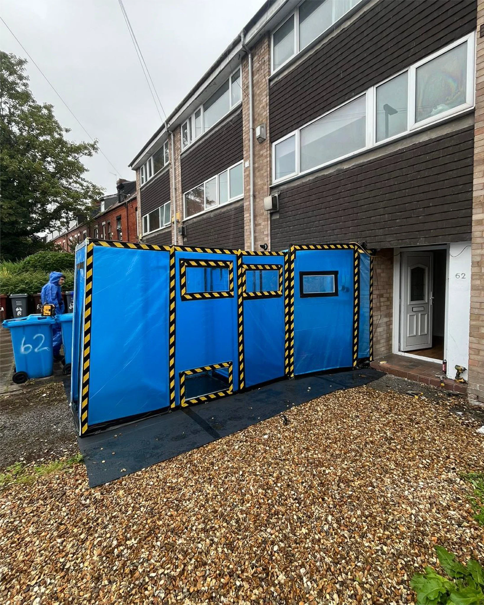 &ldquo;It&rsquo;s what you can&rsquo;t see that keeps you safe.&rdquo;

When removing asbestos, preventing the spread of harmful fibres is critical. That&rsquo;s why our team builds airtight containment pods on every licensed removal job.

These temp