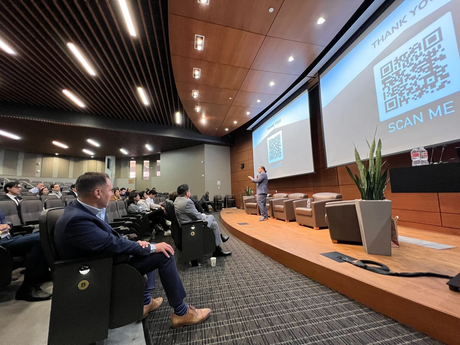 Dr. Hernández speaking to an audience