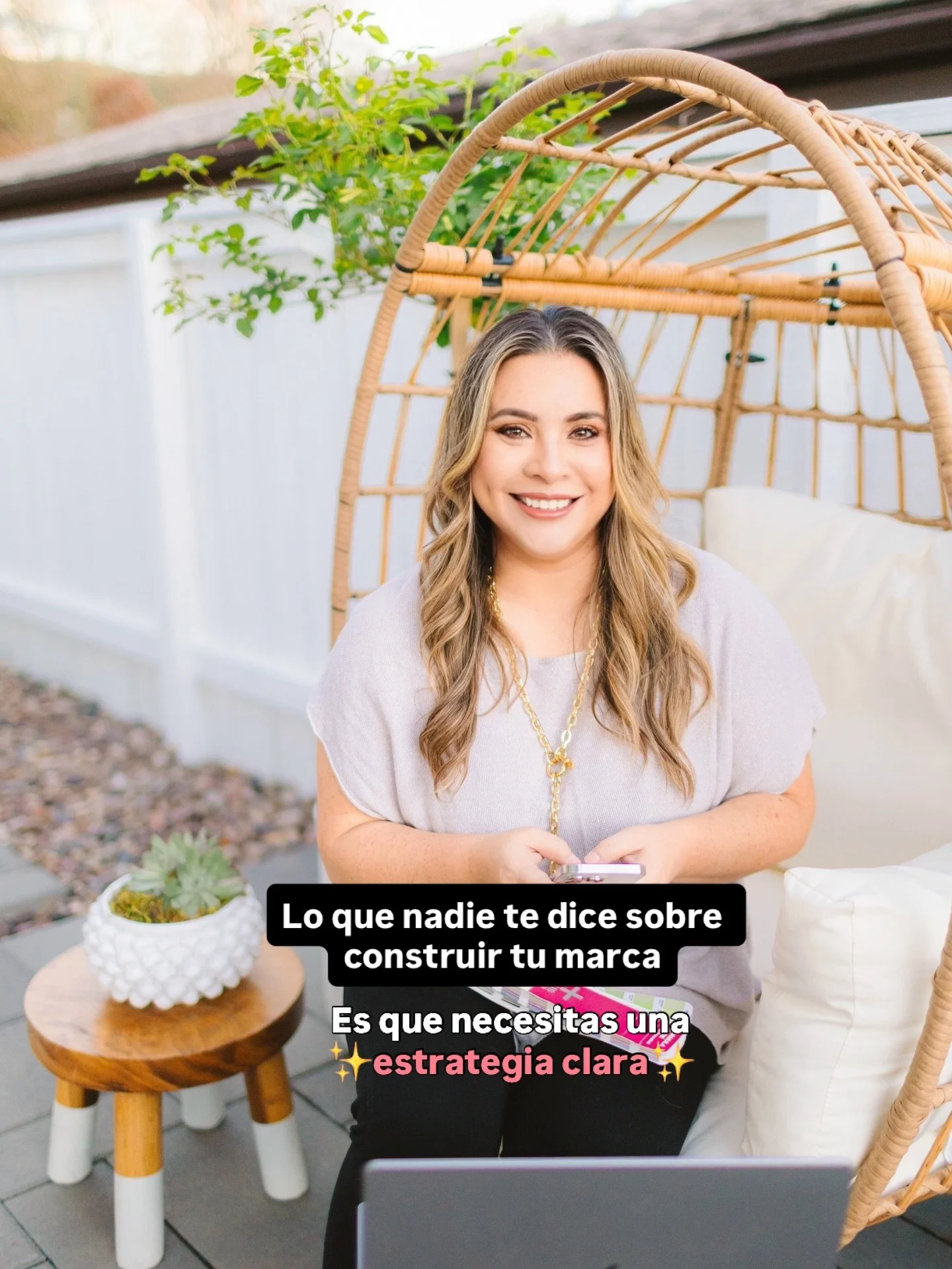 ✨Algo que he visto trabajando con tantas mujeres es que construir una marca personal no es solo subir contenido.

Es entender qui&eacute;n eres, qu&eacute; quieres comunicar y c&oacute;mo quieres que la gente te recuerde.

💫A m&iacute; me encanta ay