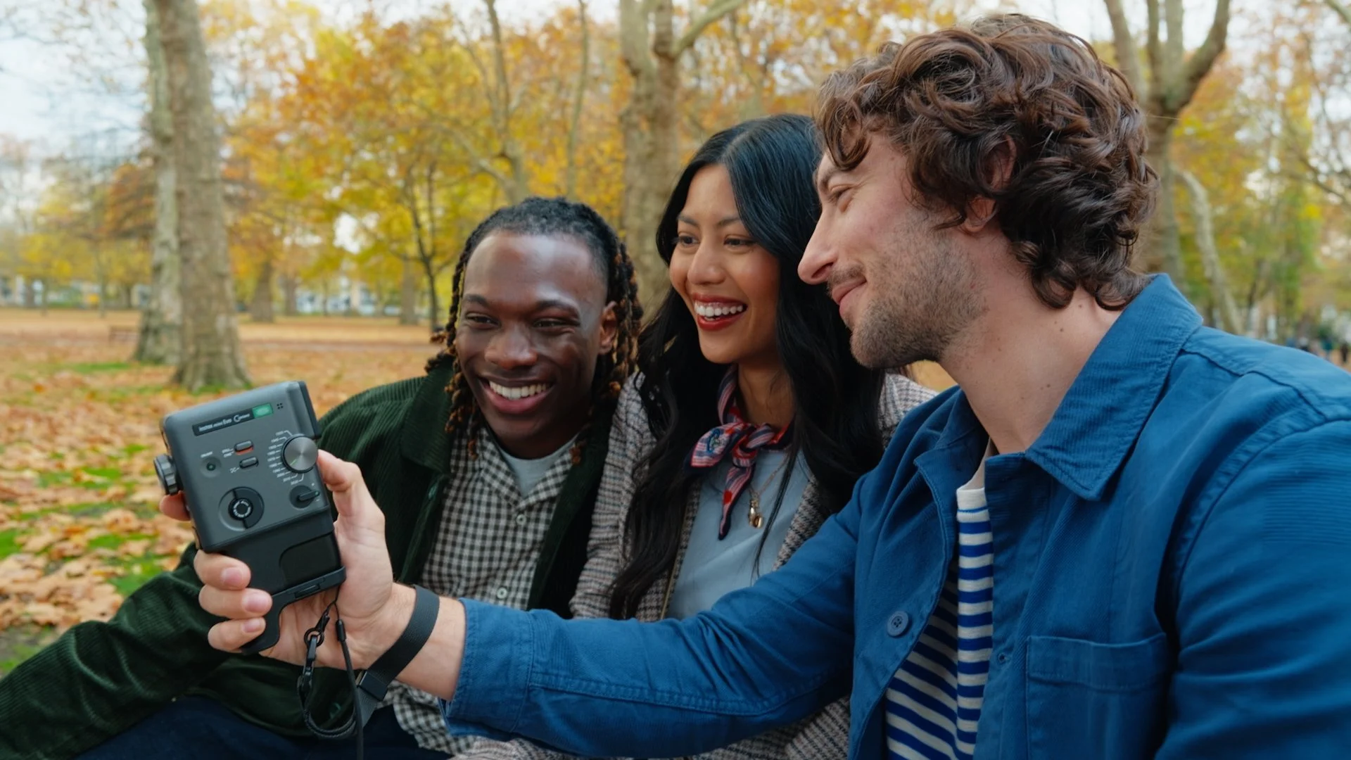 01_Online - 888 - instax Mini EVO cinema - (16-9) - V9 Clean Simplified.00_03_44_24.Still007 (1).jpg