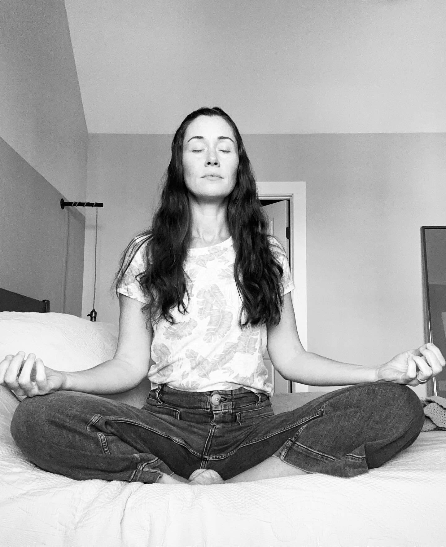Taking time to sit quietly. To soften the body. To listen.

#meditation #meditationteacher #mindfulnessmeditation #mindfulness #yogateacher #timelesspractice #yinspiration #yinyoga #yoganashville #mumlife #momlife #9monthspostpartum #postpartumjourne