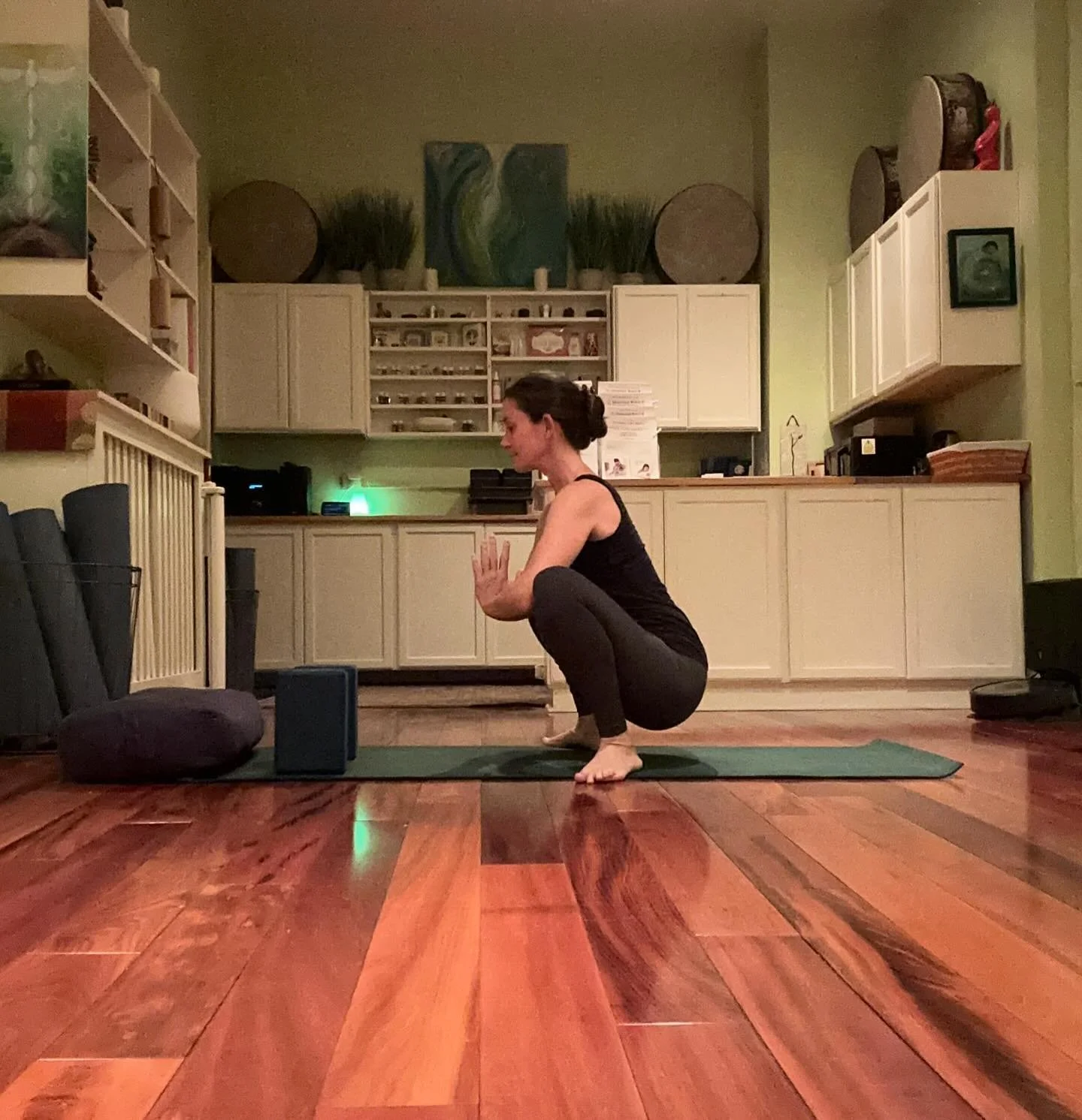 Softening into this space tonight for Prenatal Yoga 7:30-8:30pm @montclair_baby !

#prenatalyoga #prenatal #prenatalyogateacher #prenatalyogamontclair