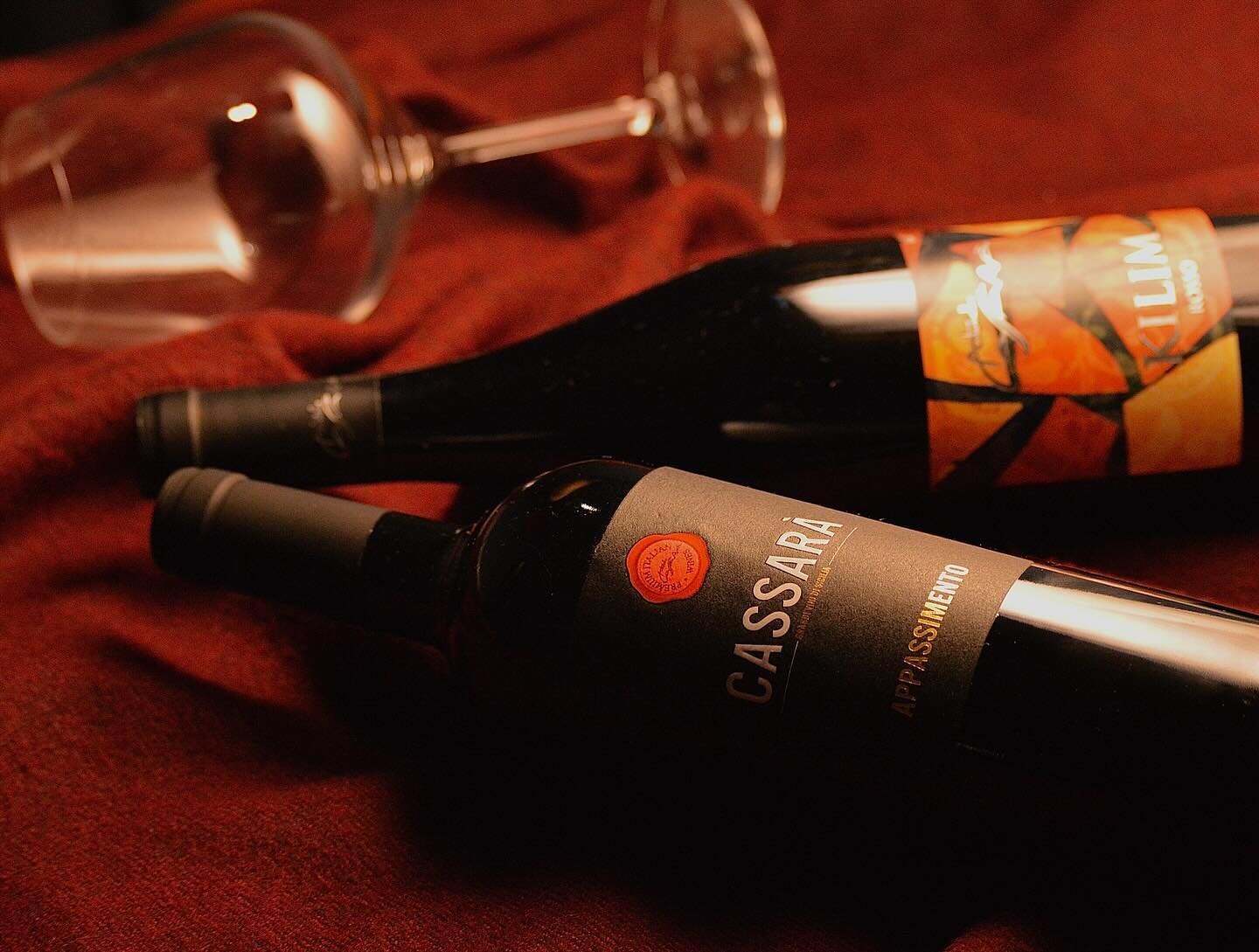 Red Passion - Our red wines are the perfect addition to your Valentine&rsquo;s Day celebration, adding warmth and romance to every moment.🍷&hearts;️

Shop in Bio🛍️