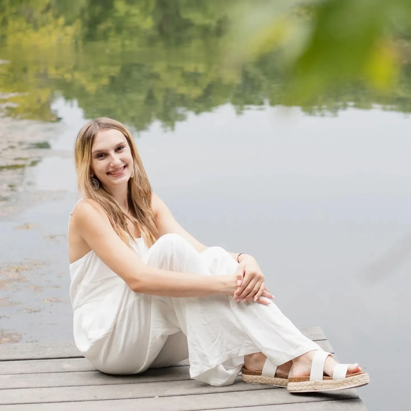 Senior year is here! 🎓

@allieschultz_ is prepared with one senior photo session already completed! ✌️