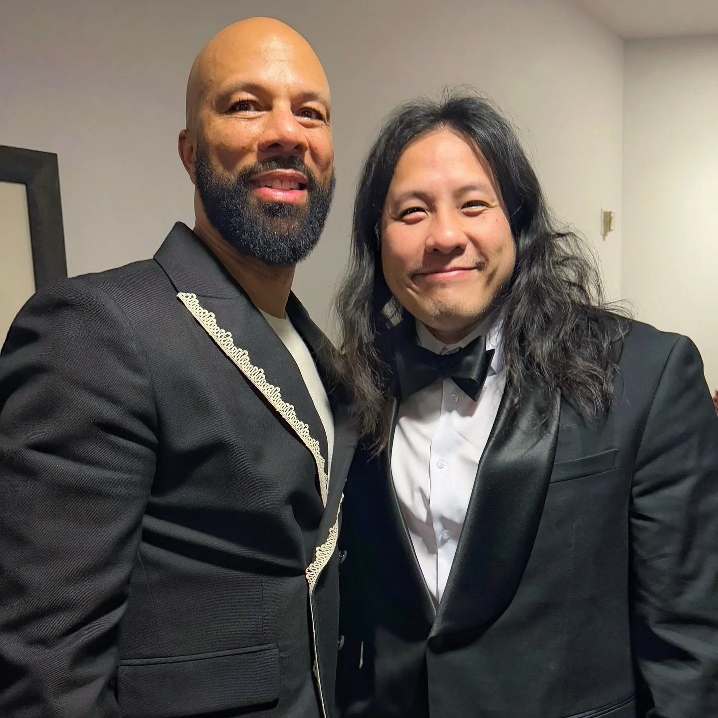 It&rsquo;s a family affair on the @iamjhud Christmas tour! So glad to be working with @common who gives such heartfelt performances of his own on our concerts!
#common #music #jenniferhudson #conductor #arranger #jhud #disneyhall #losangeles #rap #po
