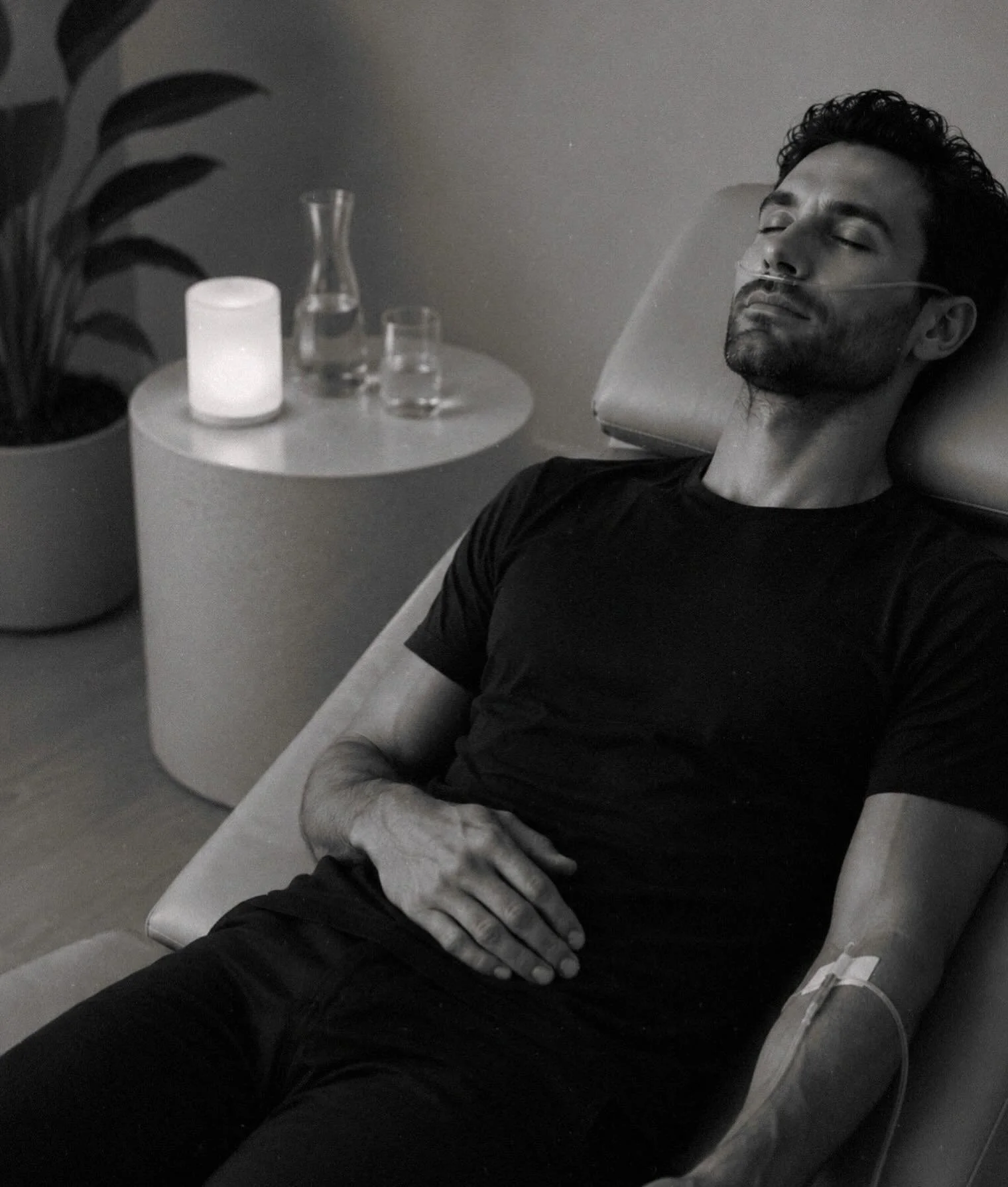MOLECULAR HYDROGEN THERAPY 
* Powerful antioxidant support 
* Helps combat oxidative stress at a cellular level 
* Supports recovery, energy, and overall wellness  
Warning: When paired with your IV drip, this combination may result in unexpected lev