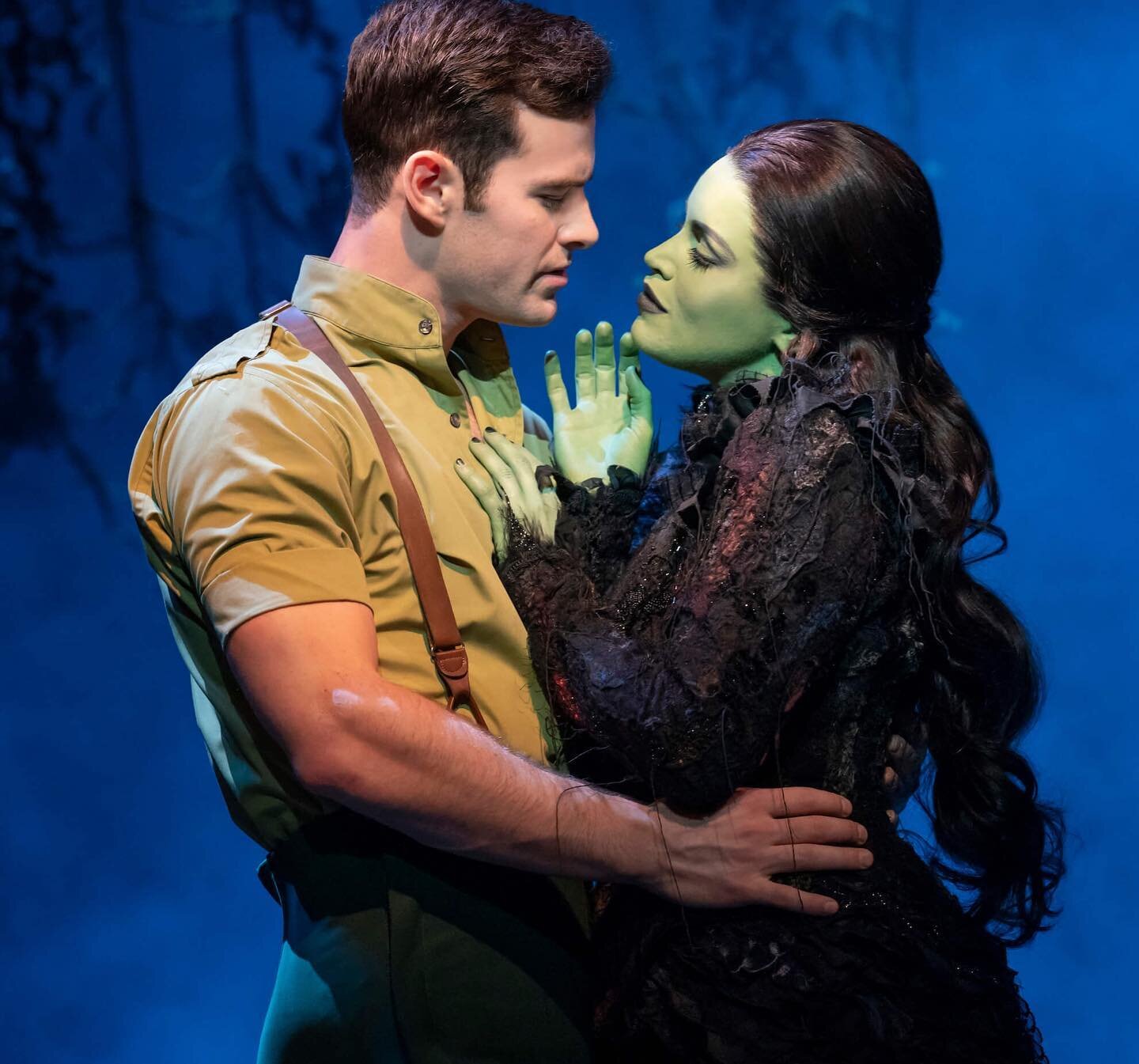 @wicked_musical opened 20 years today! This show has accidentally played a huge role in my life and given me some amazing opportunities. In 2021, I was fortunate to interview then-Fiyero on Broadway @samgravitte before attending a performance of Wick