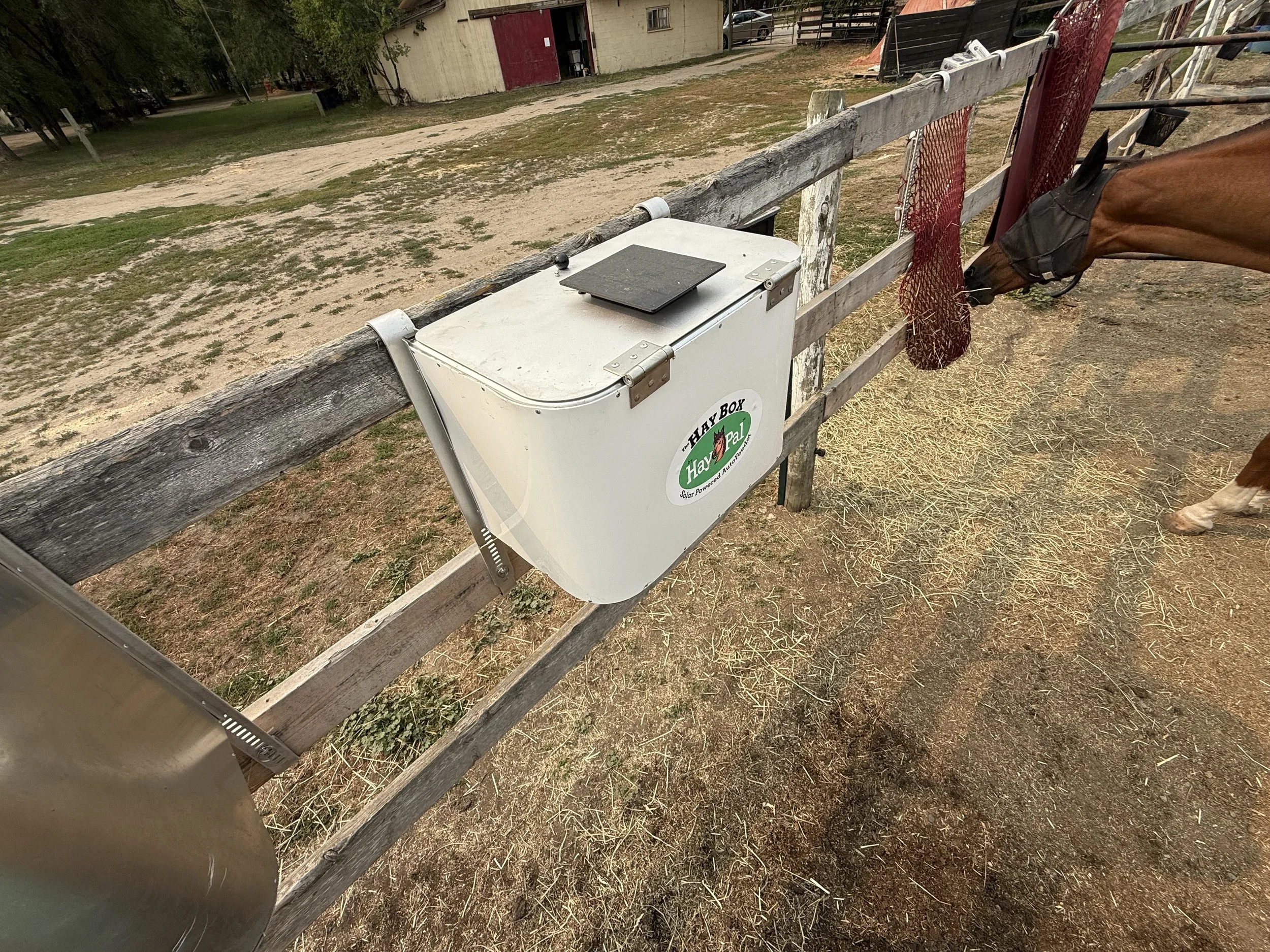 Top-of-HayBox-Auto-Feeder-solar-powered.jpg (Copy)