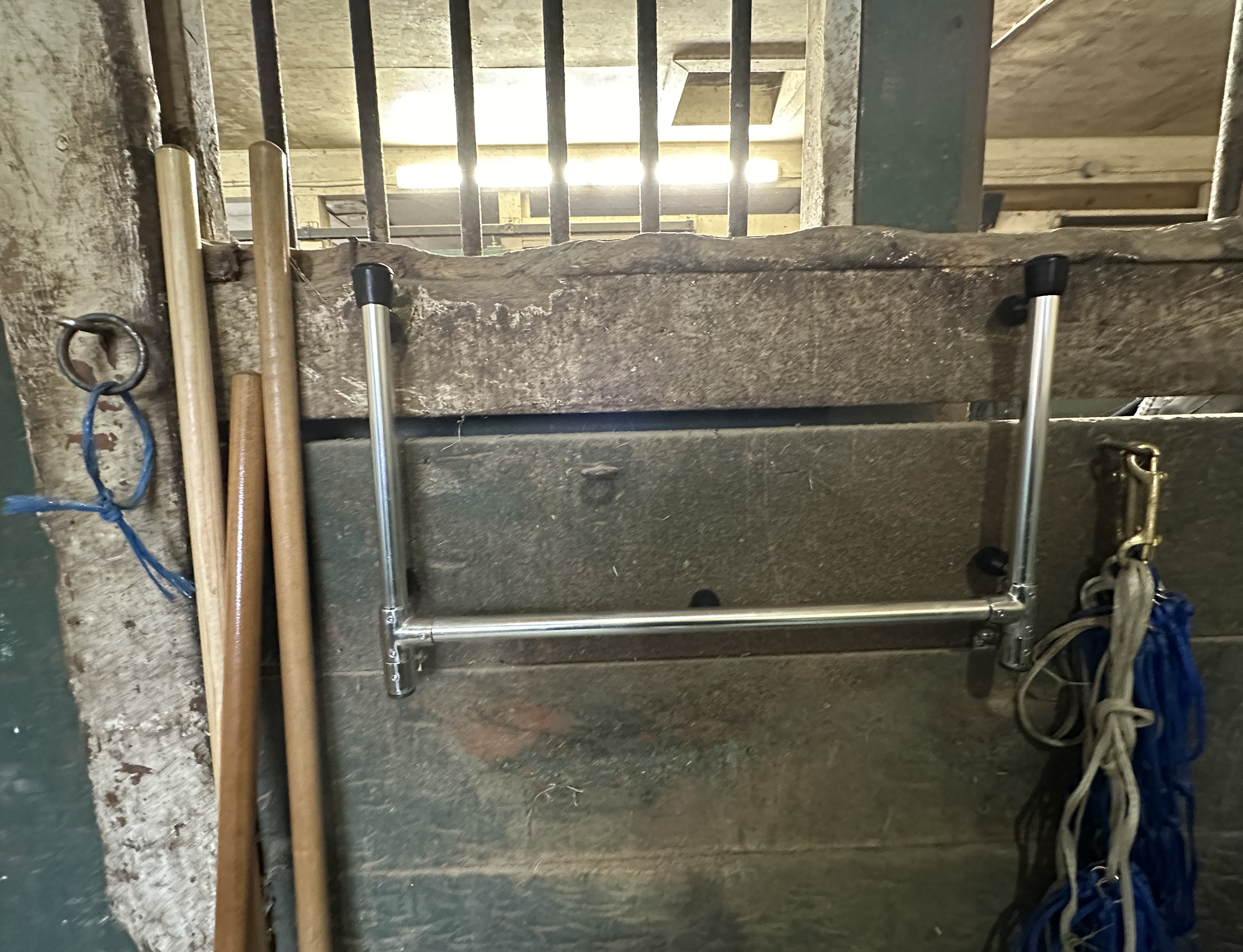 HayPal-mounted-hay-net-filler-standing-ready.png