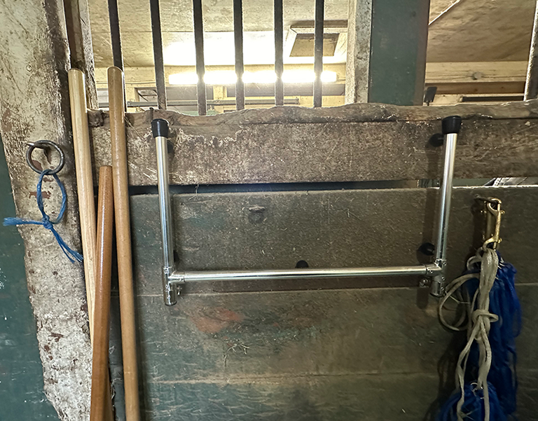 HayPal-mounted-hay-net-filler-standing-ready-2.png