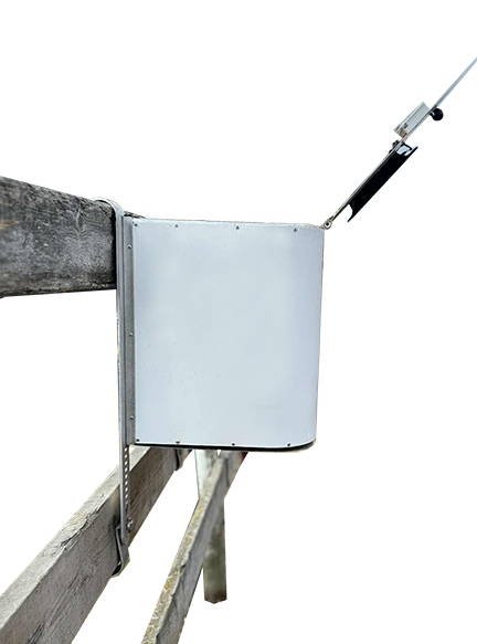 HayBox1-solar-powered-rear-load-auto-feeder-side-view.png