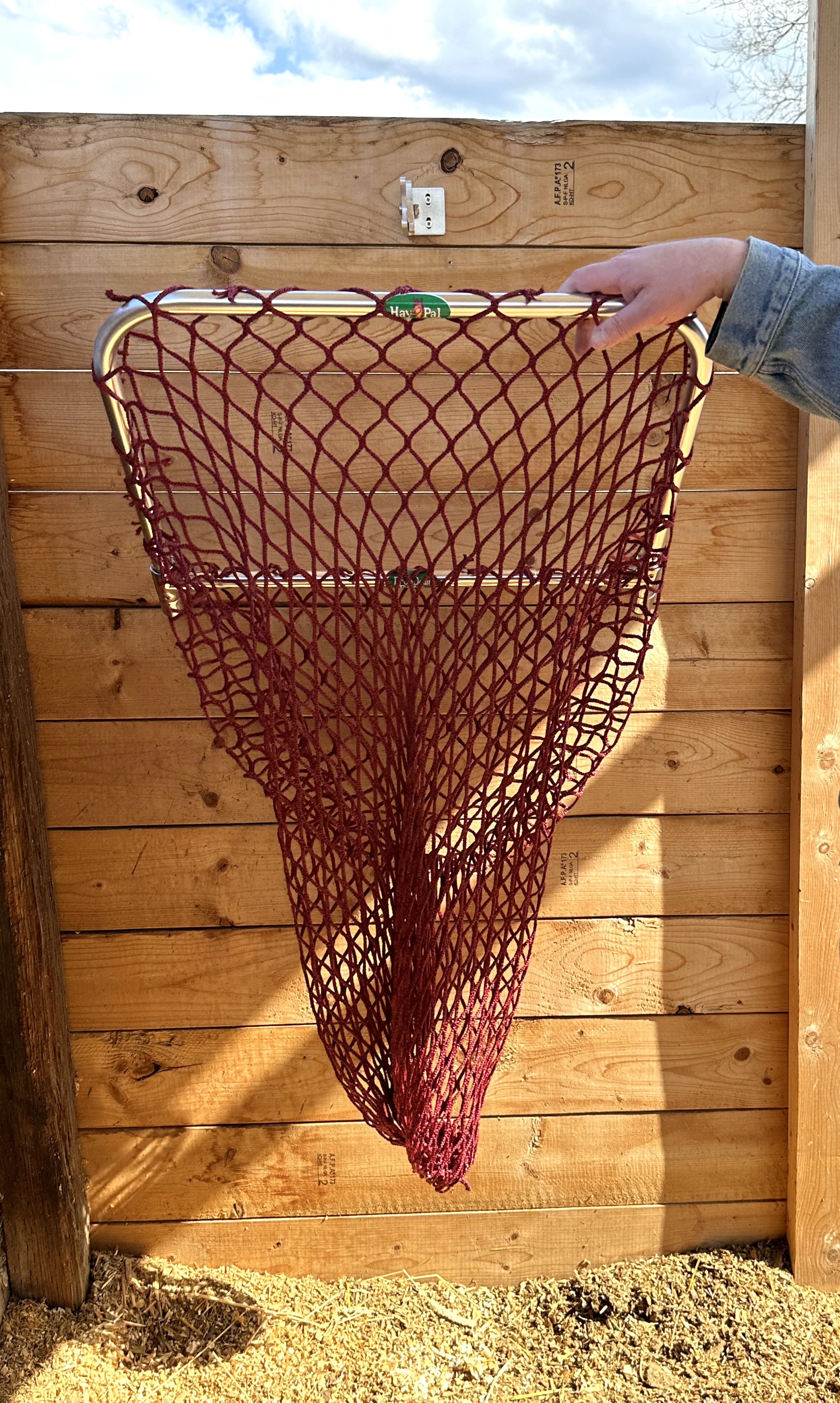 drop-down-feeder-hay-pal-apr-2023-one-handed-operation.jpg