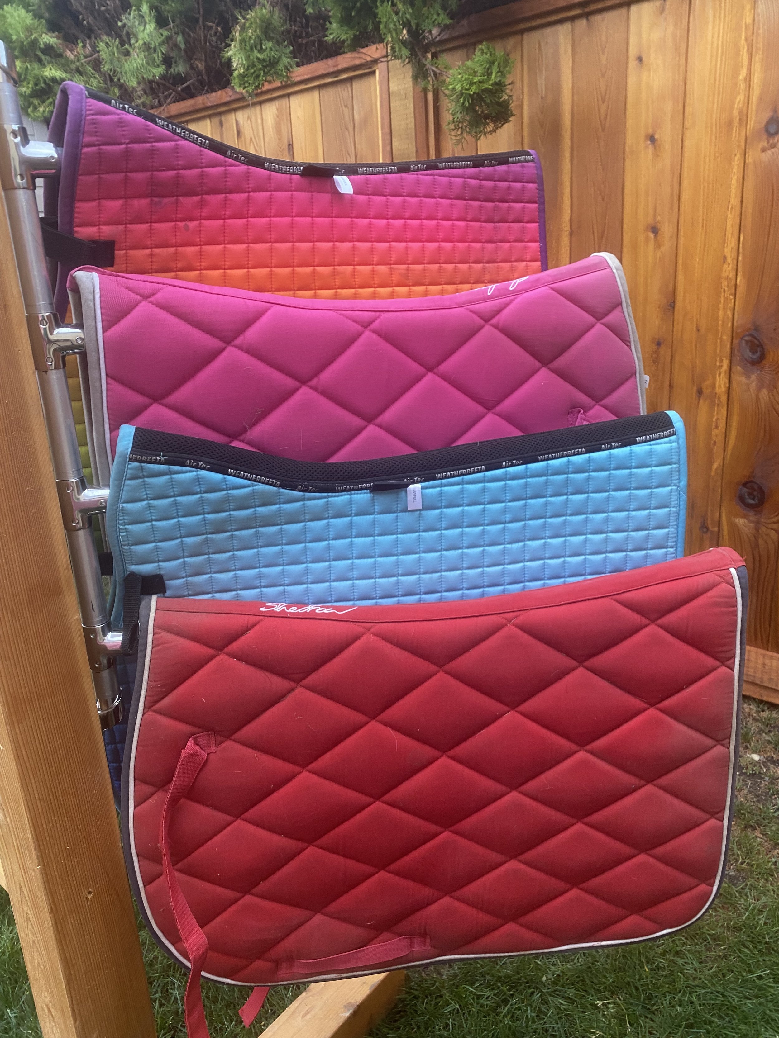 saddle-pad-rack-HayPal.jpg