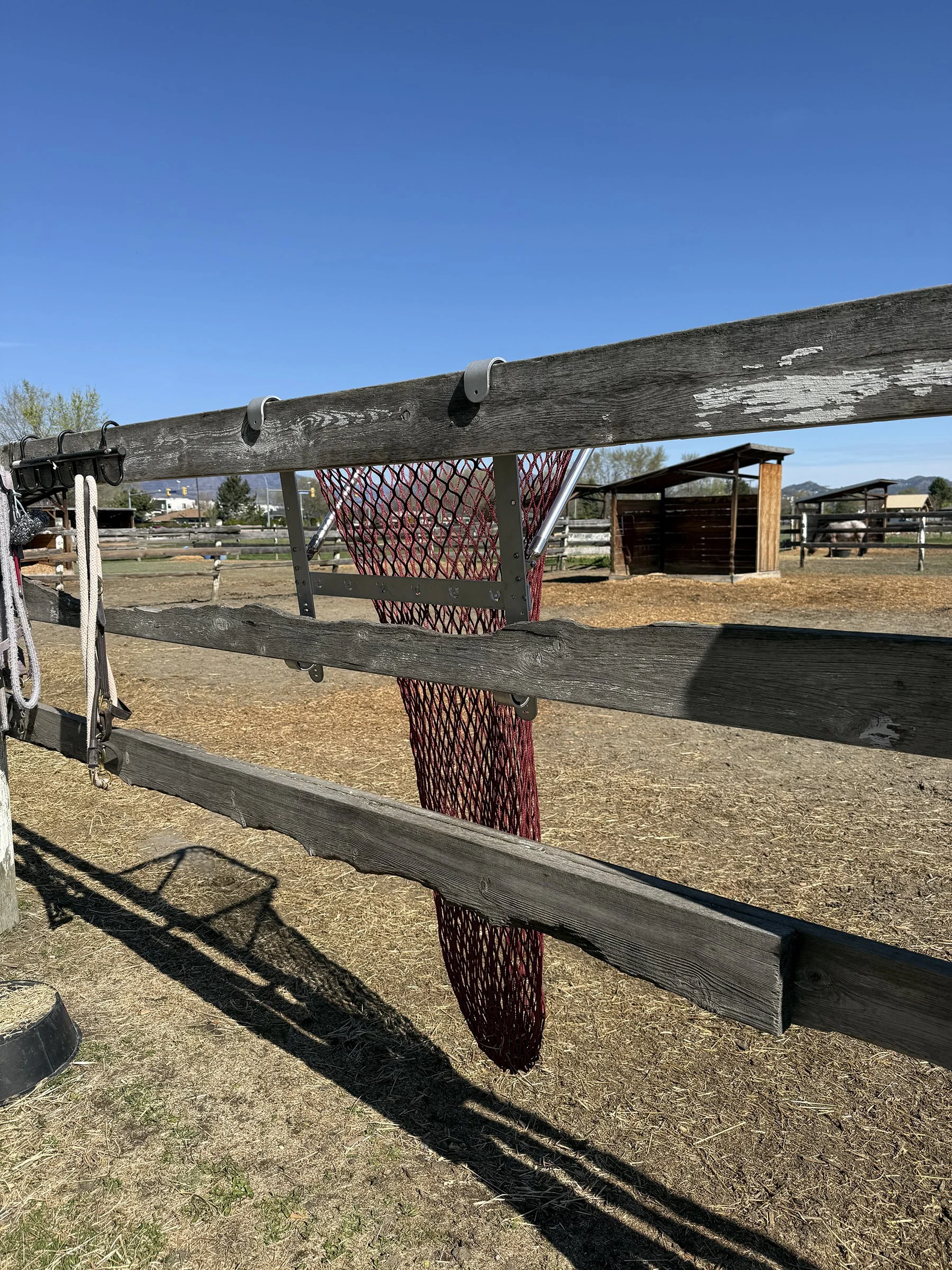 haypal-bale-sized-portable-slow-feeder-5.jpg