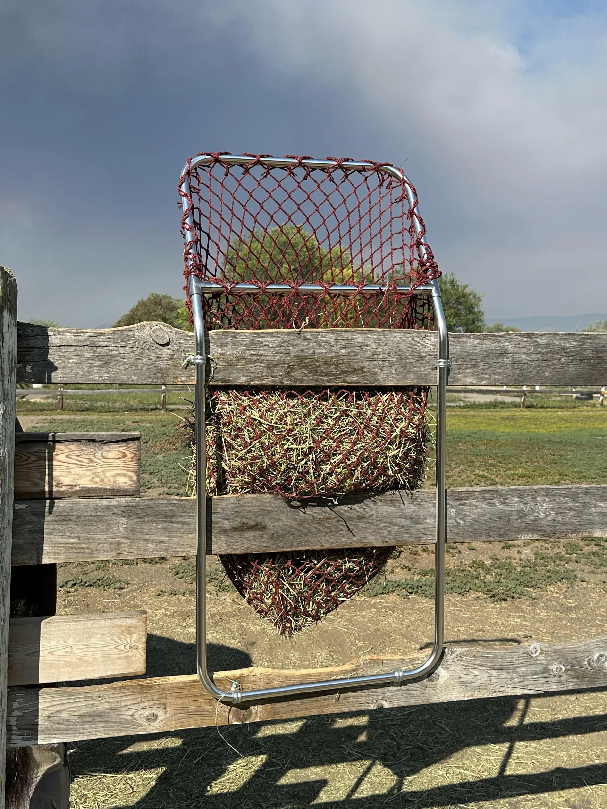 HayPal-Fence-Top-Hay-Net-Feeder-by-Verosonix-Industries-Corporation.jpg