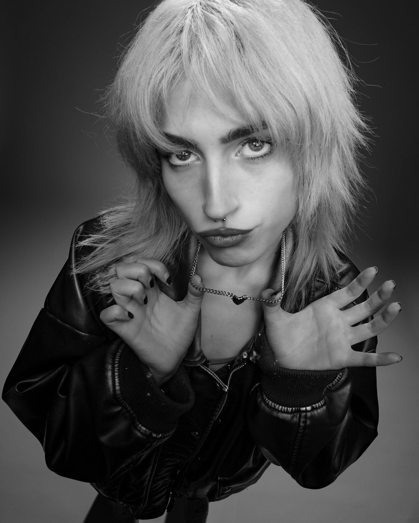 Studio black and whites with, @riley.miles @andrew_bova @monica.eap

@sonyalpha #photography #blackandwhite #portrait #studio