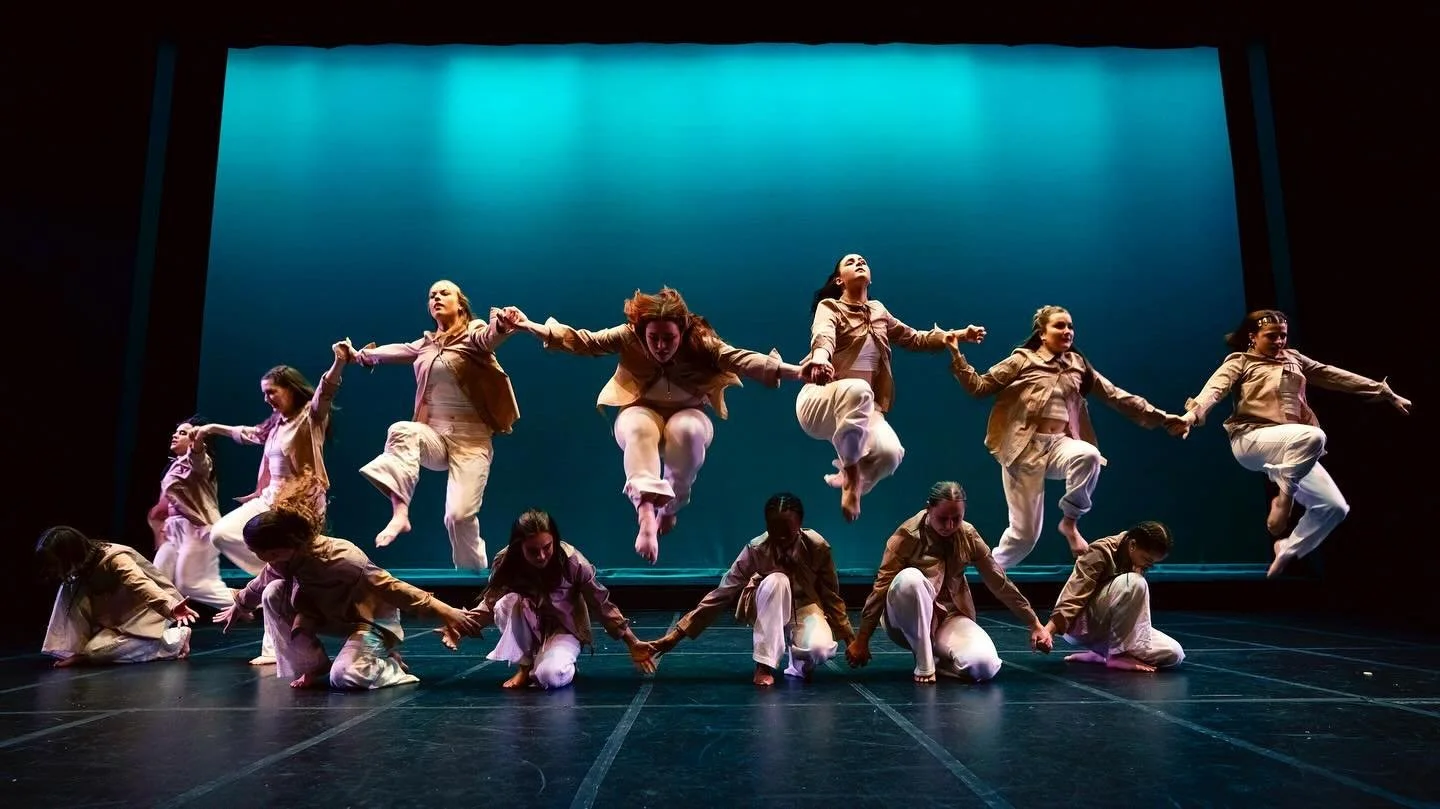 It&rsquo;s the combination EUDT and EDC!
@akaavv @mollyberard @maxnaidl @alana.pomponio @charlotte_hart_ @winter.brn @daphnerbryant @nualadougherty @sydster_3 @carly.gallivan @emersonurbandance @emersondanceco
Live dance and performance photography