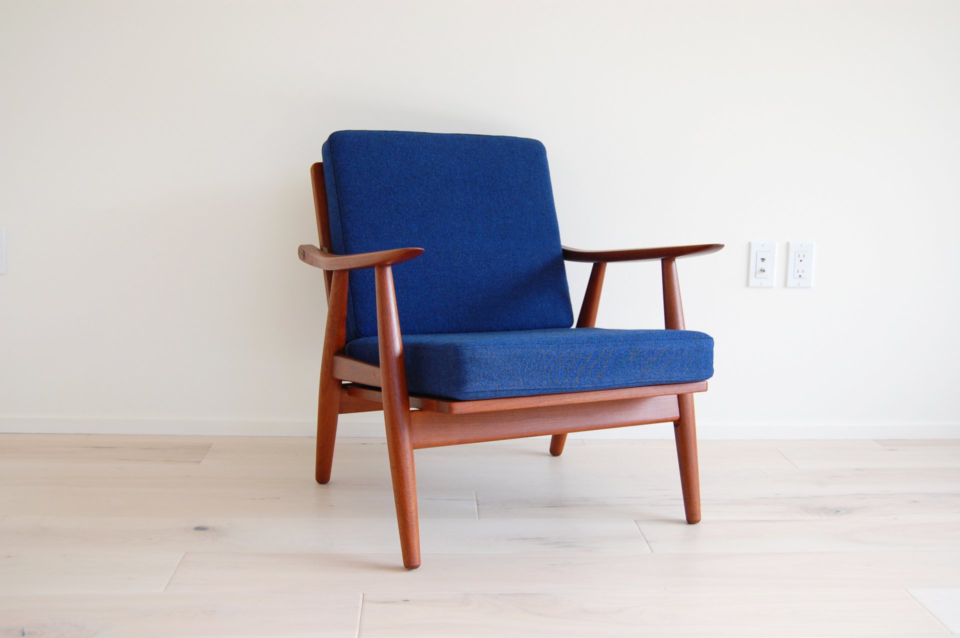 Hans Wegner Teak Lounge Chair via midcentury55