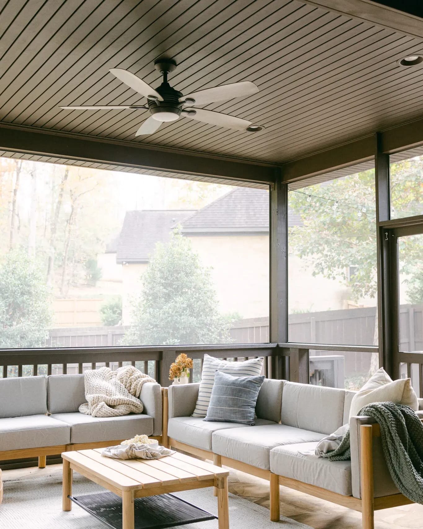 Can you believe we're already on week 5 of the ORC? Don't forget to catch up on everyone's progress via the link in our bio! 😁⁣
This stunning covered porch is by @ellen_wags from the fall '22 ORC. By adding screens and some gorgeous outdoor furnitur
