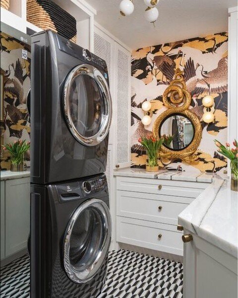 This stunning laundry room is by @casavilora from the fall '19 ORC! Can you believe this room started out beige builder basic with almost no storage space? Now it's luxurious and stylish as can be 😁