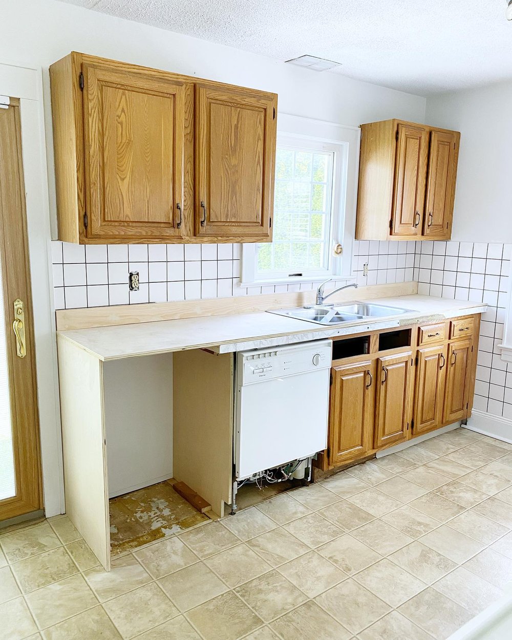 createacolorfullife-DIY-transform-kitchen-paint-appliances-before-1.jpg