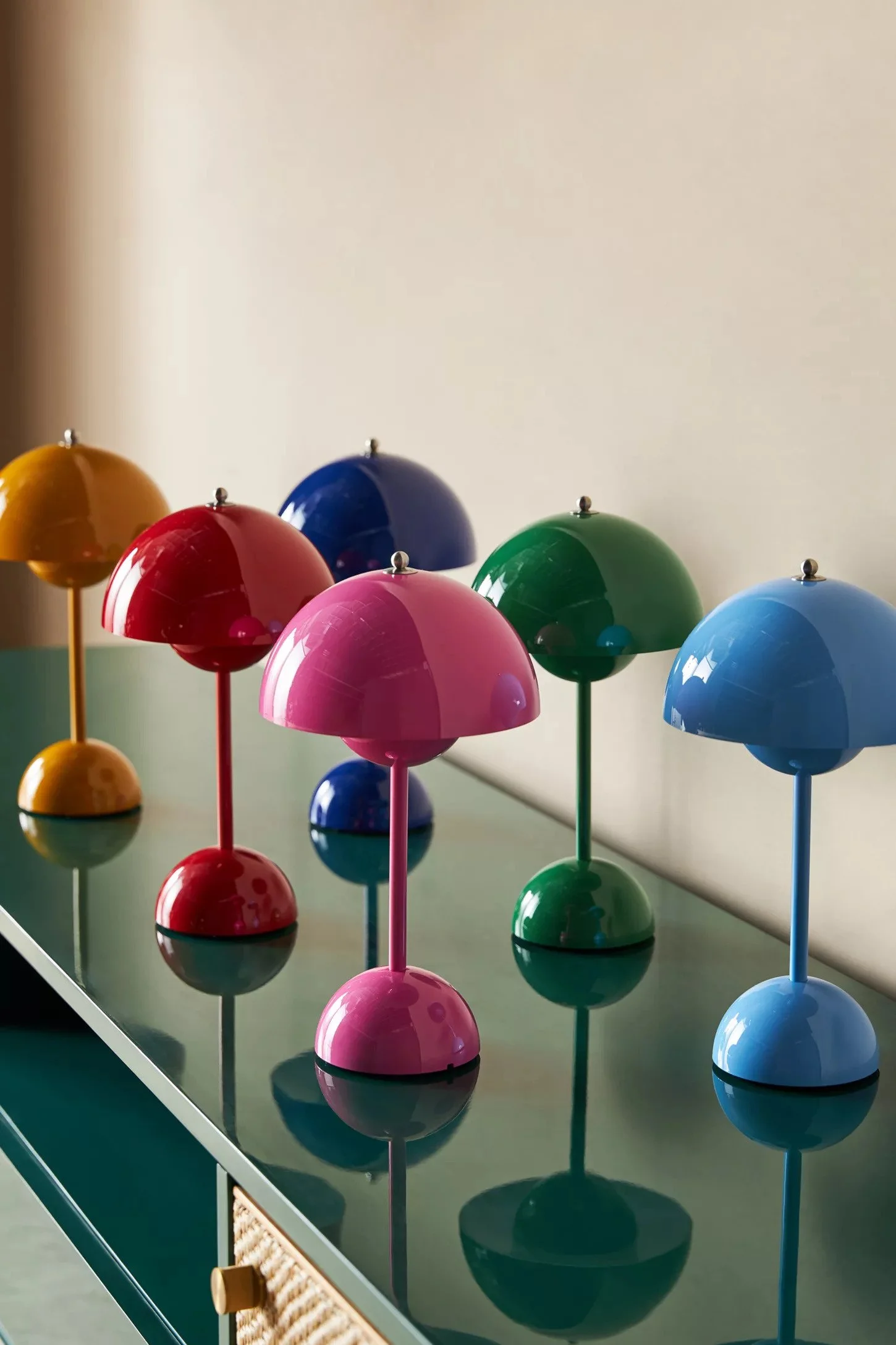 Flowerpot V9 Cordless Rechargeable LED Table Lamp