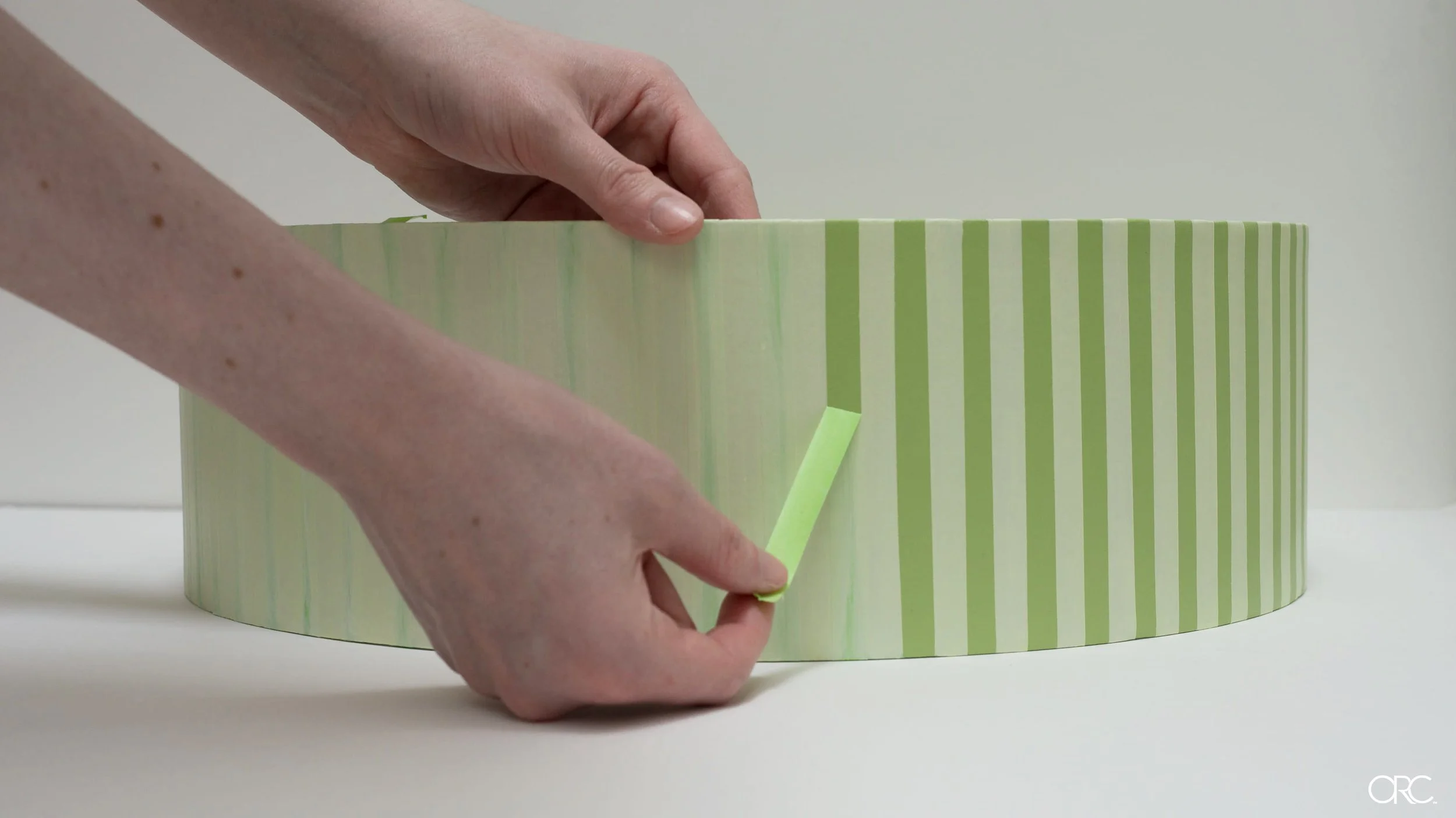 oneroomchallenge-frogtape-light-fixture-tape-peel.jpg