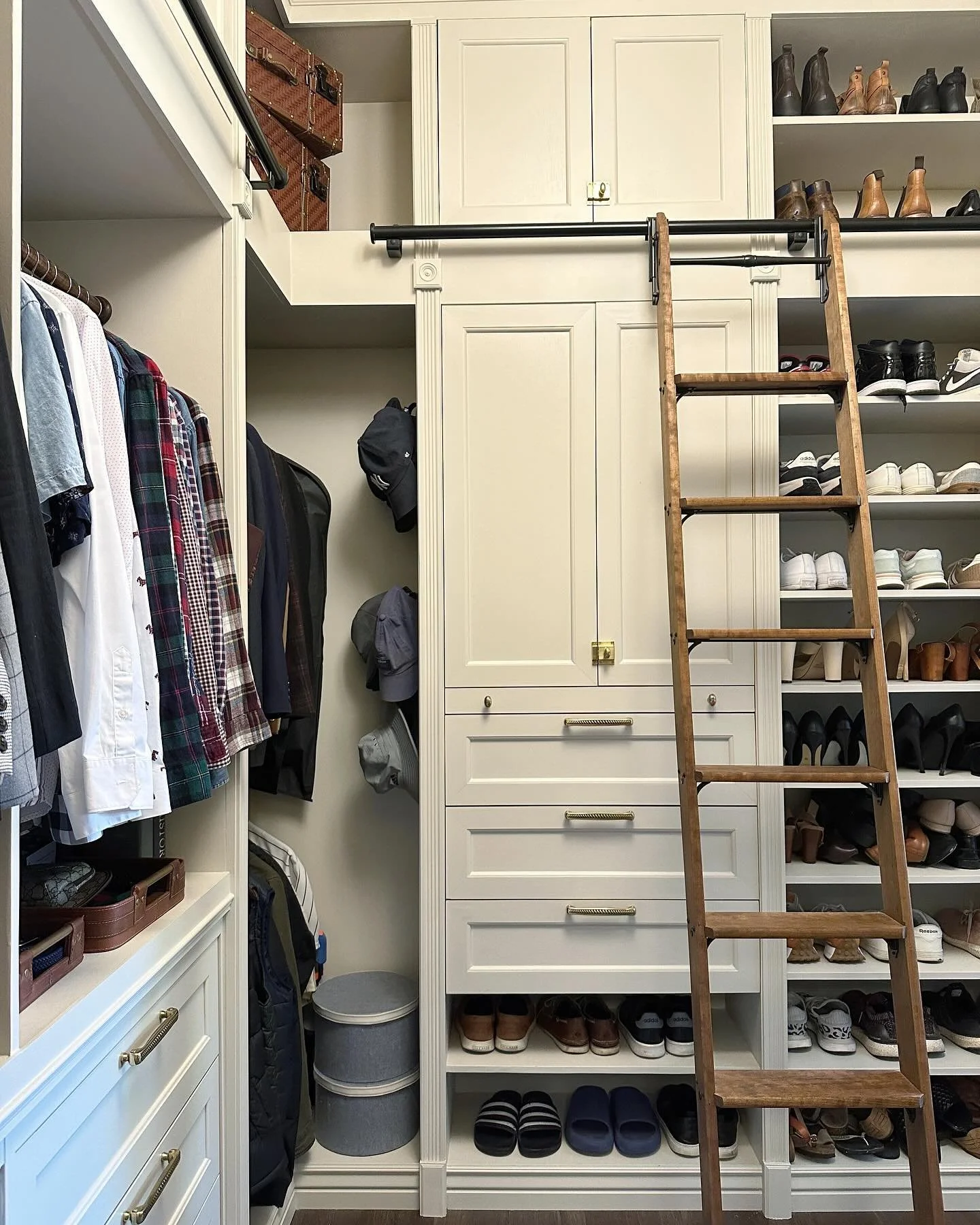 littlejoymarket-oneroomchallenge-DIY-closet-built-ins-after-6.jpg