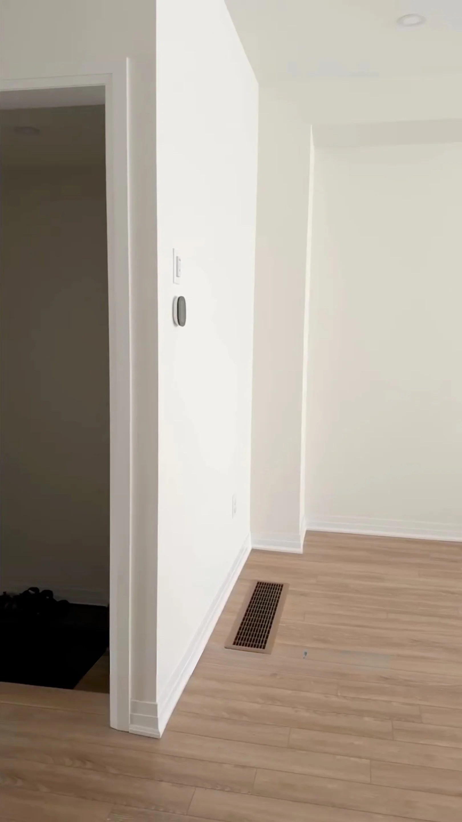 carolpham-DIY-built-in-shelves-BEFORE-3.jpg