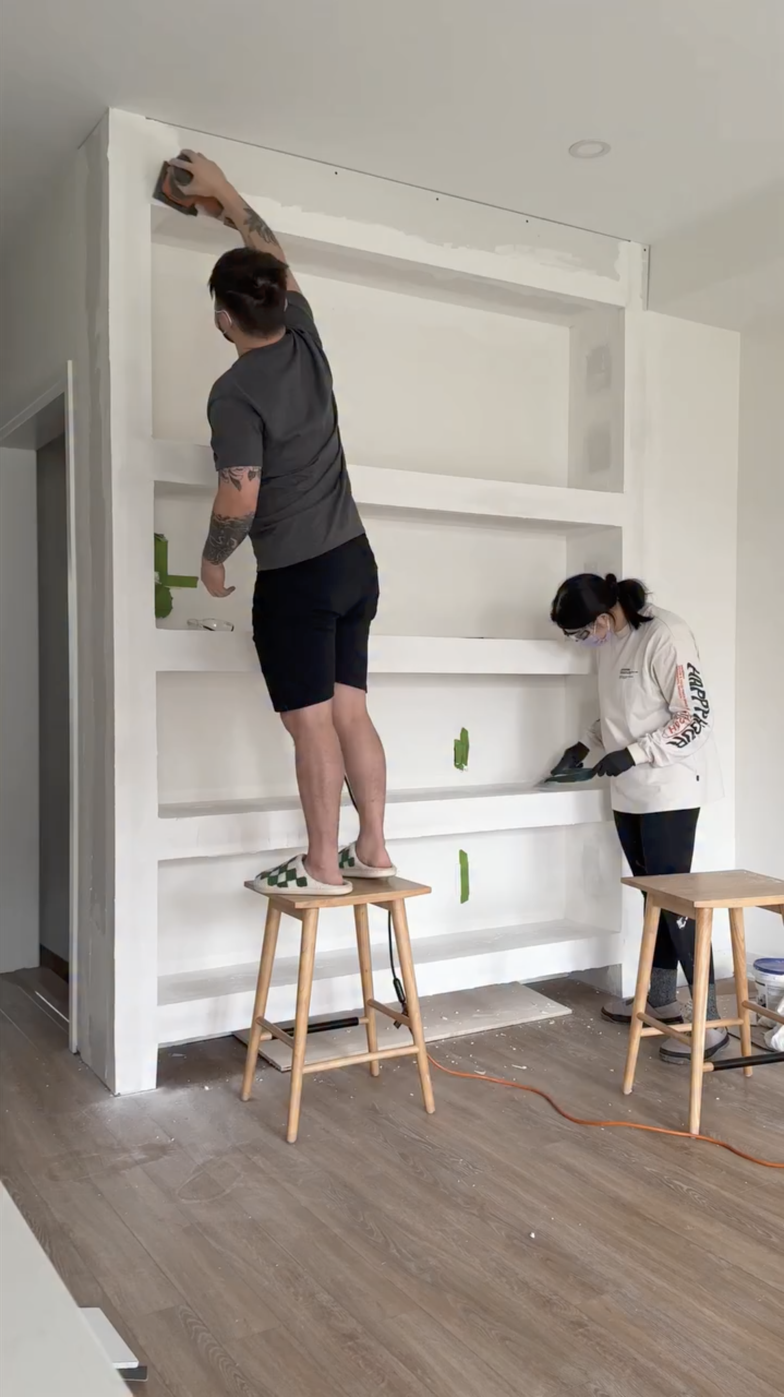 carolpham-before-after-DIY-built-in-shelves-mudding-1.png