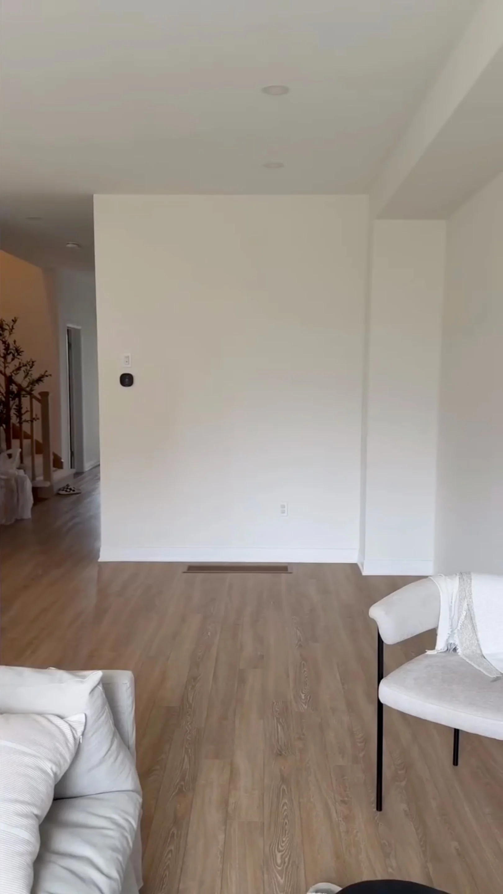 carolpham-DIY-built-in-shelves-BEFORE-1.jpg