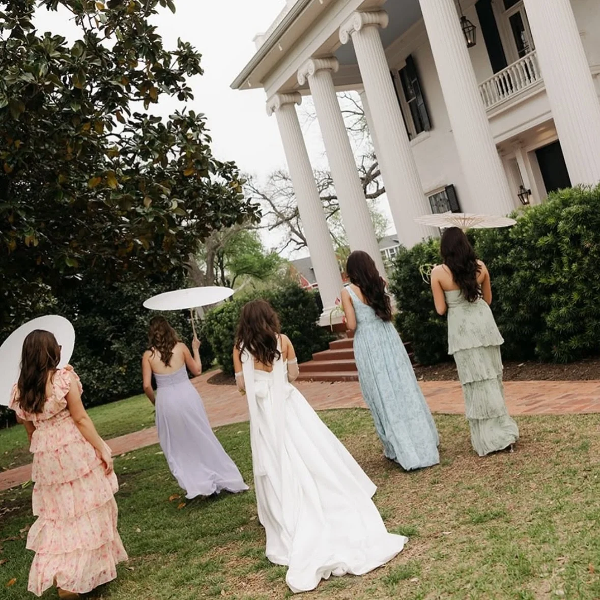 A beautiful spring day at Woodbine Mansion 

Venue: @woodbinemansion 
Photography + videography: @sydneylanesphotoandfilms 
Florals: @htgfloraldesign 
Content creation: @unveiledcontentco 
Bride: @ady.troxell