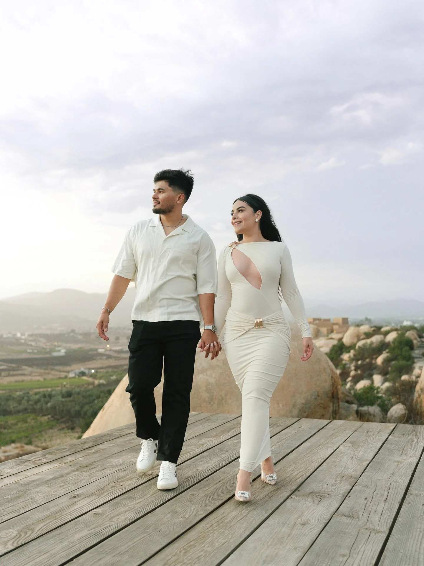 Chris y Leslie dijeron s&iacute; en Veya.
Un momento sencillo, honesto y lleno de emoci&oacute;n. 💍#Engagement #Engaged #SheSaidYes #hesaidyes 
#justengaged