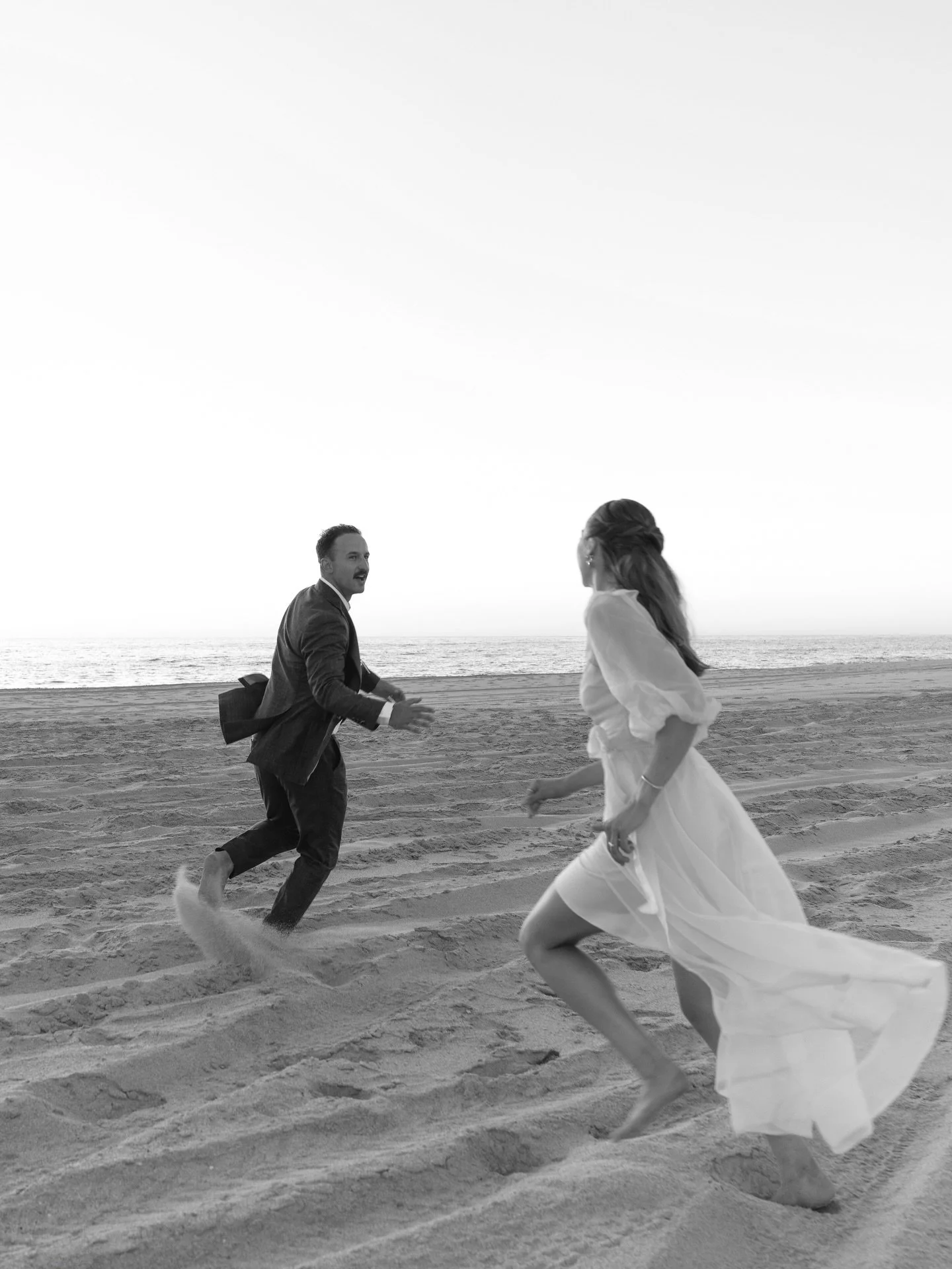 Meryl &amp; Johnny in Todos Santos ✨
An easy, real kind of love&hellip; the kind you don&rsquo;t have to direct, just witness.

We loved their vibe from start to finish. 🌊

#TodosSantos #BajaWeddings #DestinationWedding #couplesession