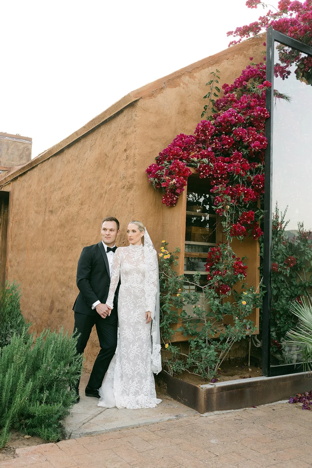 romantic_newlyweds_cabin_portrait_casa_bruma.jpg.jpg