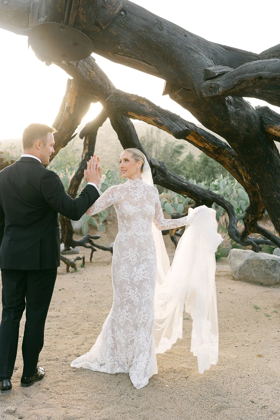 newlyweds_dance_moment_casa_bruma_valle_de_guadalupe.jpg.jpg