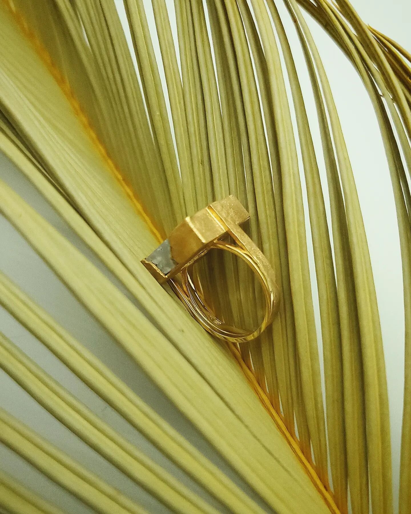 To celebrate Thirty Three Jewellery's 2 year anniversary, let me share with you a very special ring~
.
A ring for my mum who (with my dad) has supported me from the beginning and continues to motivate me to make my best work.
.
She let me design to m